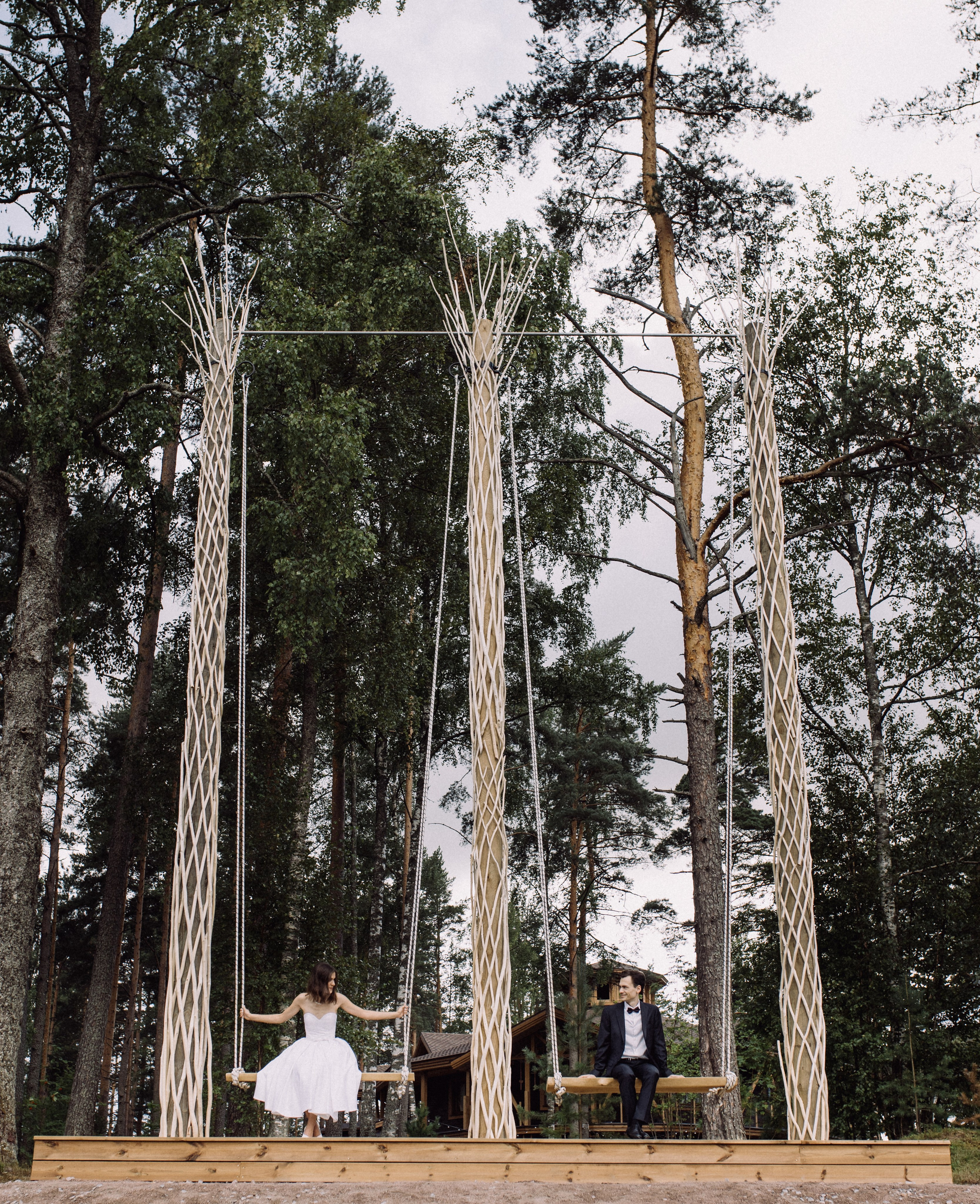 Прогулки во время свадебного банкета. Happiness is in the moments