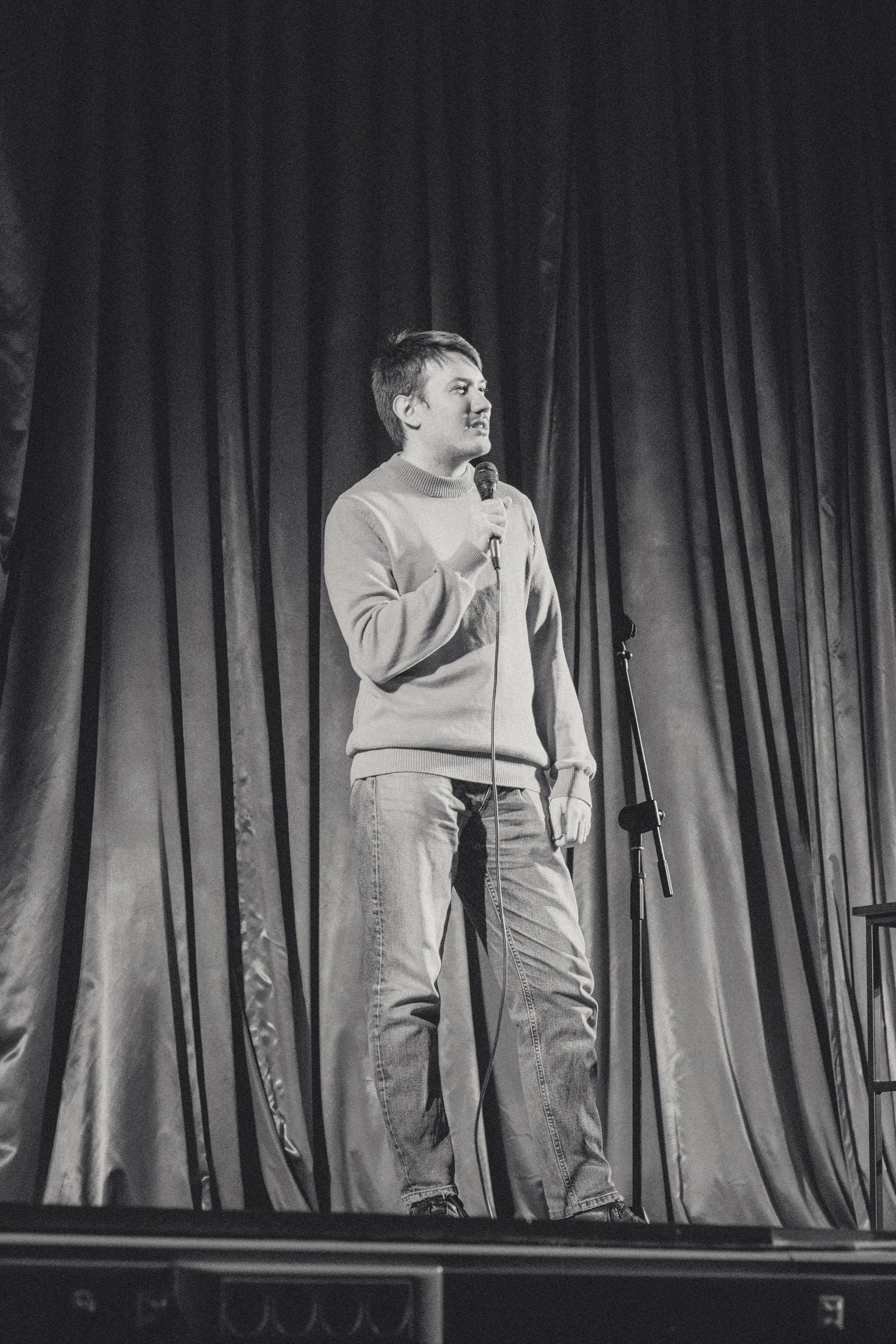 Стэндап Филипп Воронин. Boringowl | Коммерческий фотограф в Иркутске Раиса Ботороева