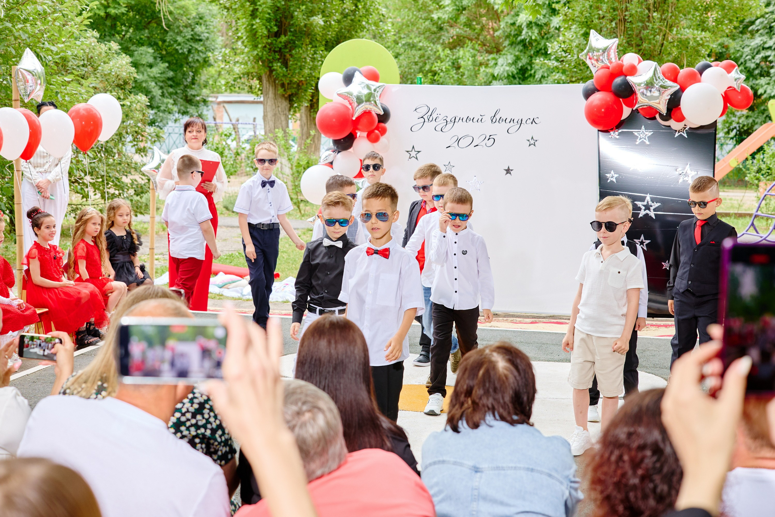 Выпускной 45 сад. Фотограф Выпускные альбомы Таганрог Сергей Коробченко