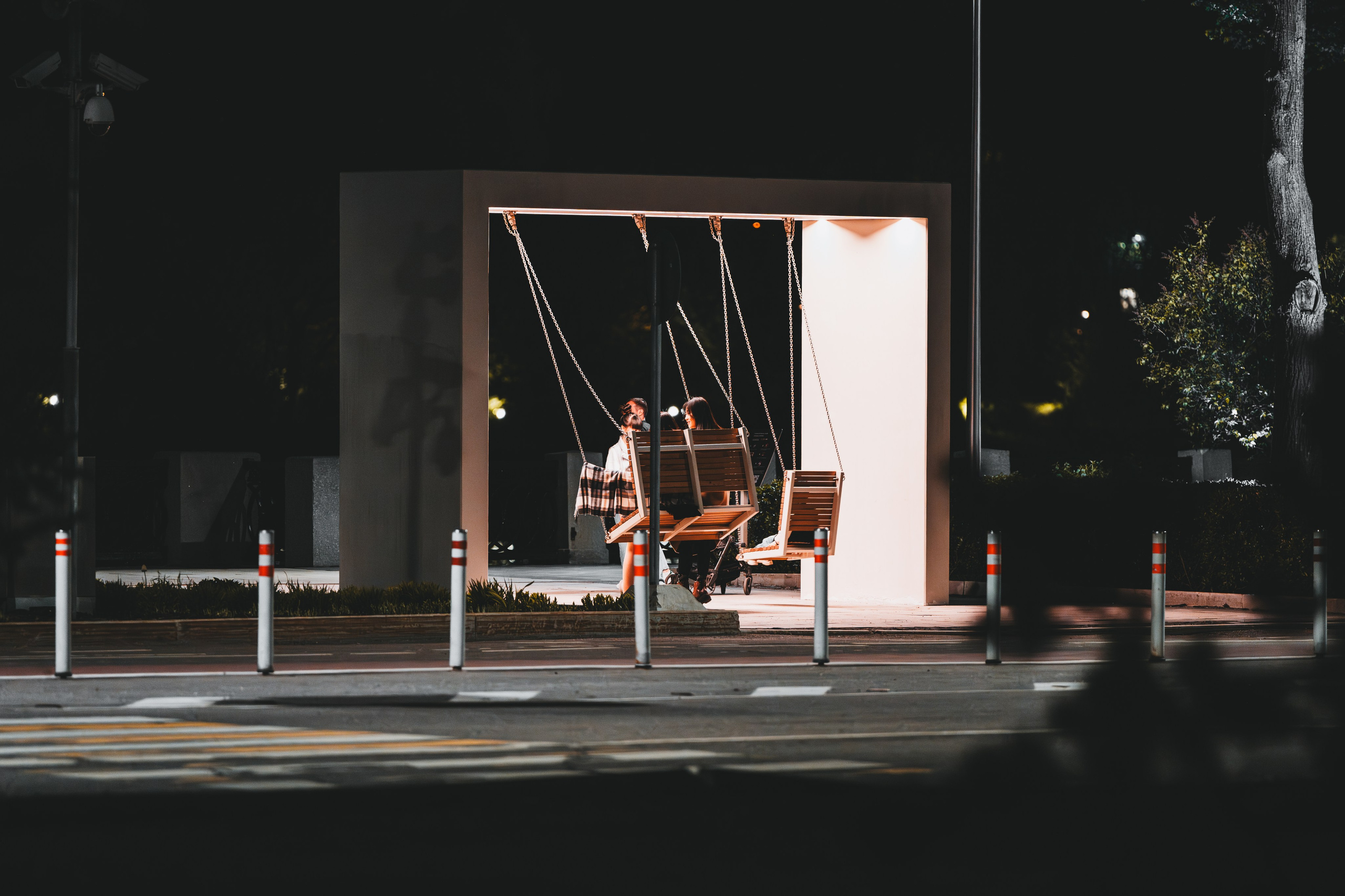 Качели ночью в Лужниках