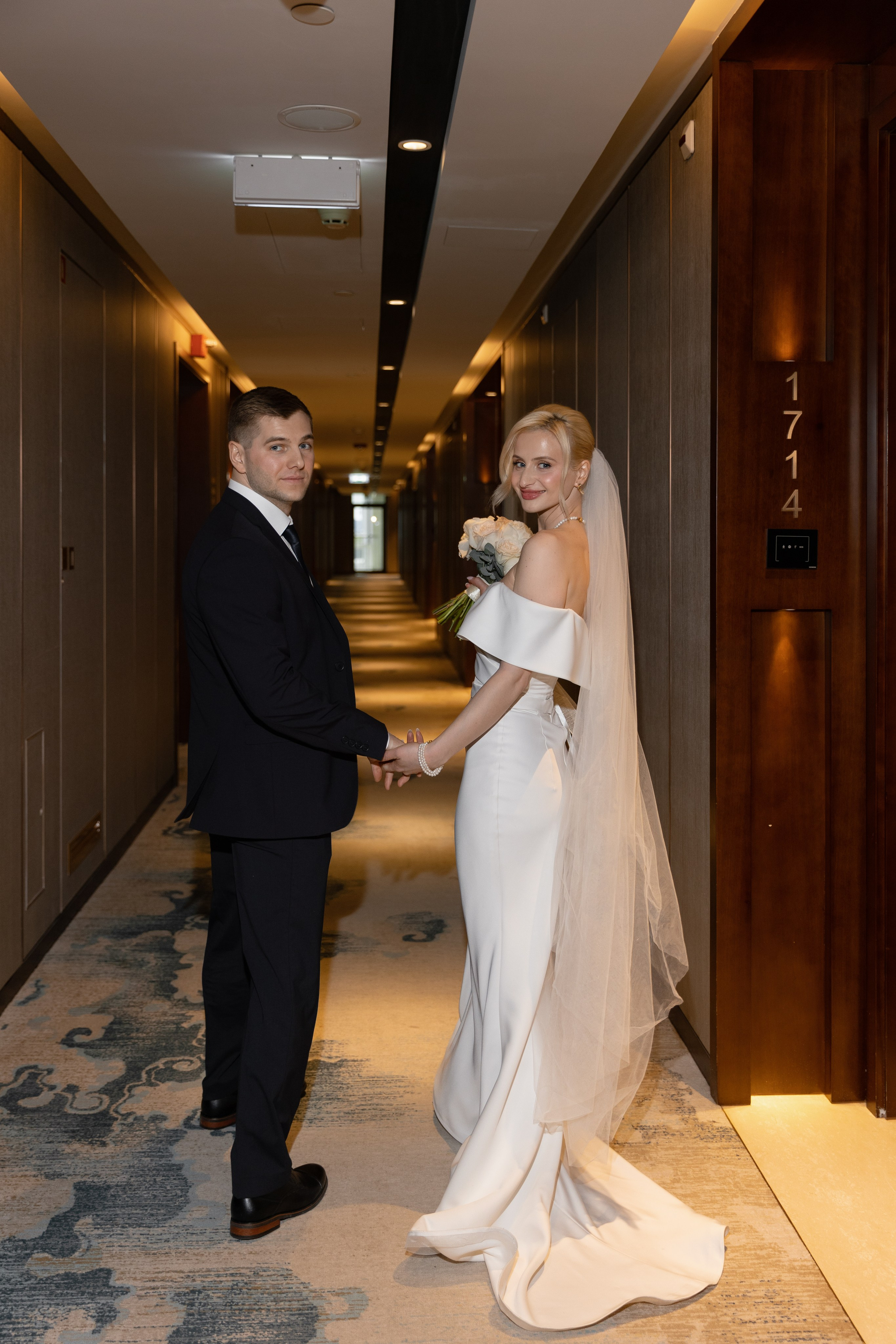 Свадебная фотосессия в Soluxe Hotel и роспись в Савеловском ЗАГСе. Свадебный фотограф в Москве Полина Лелетко