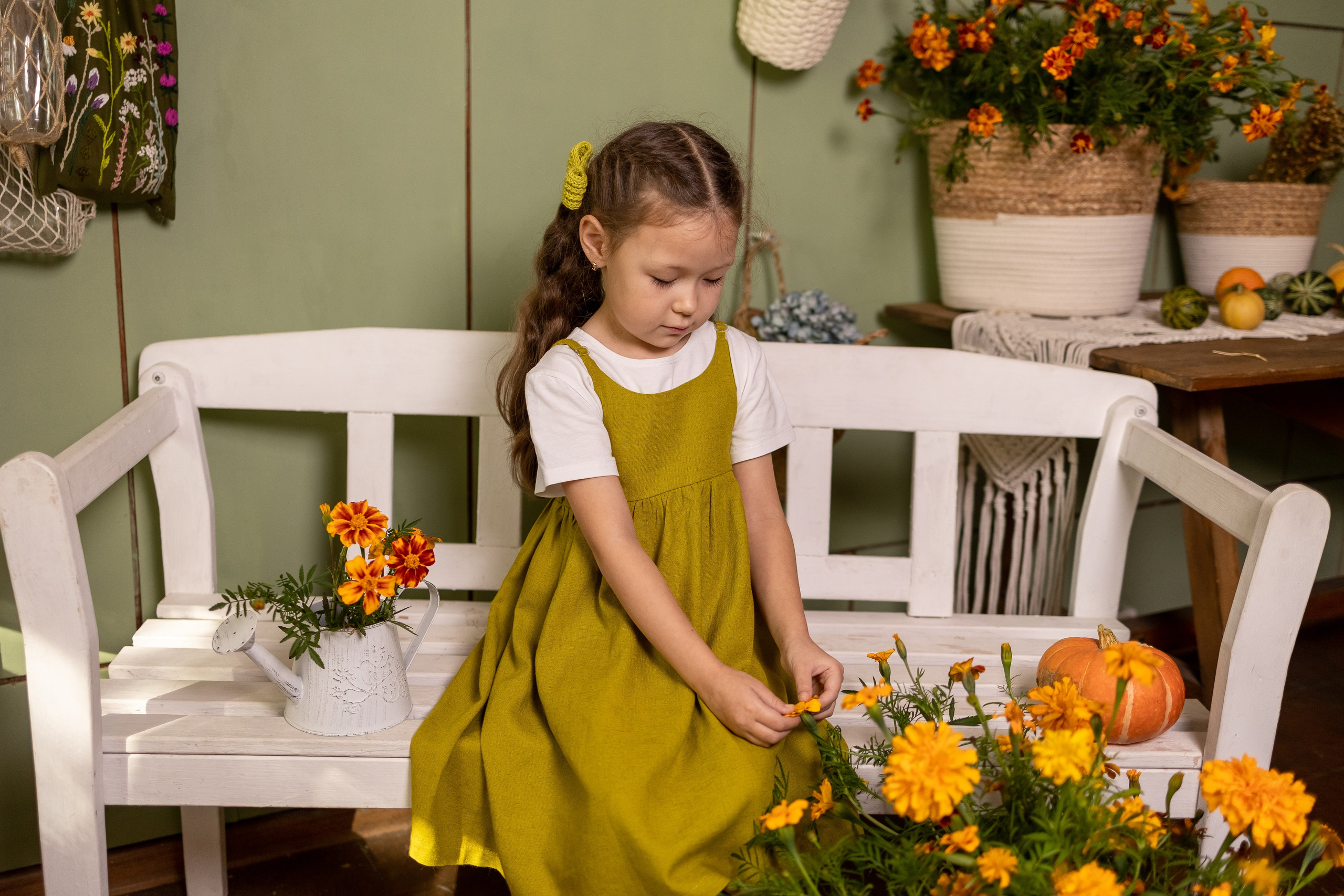 Настена с тыковками. Семейный и детский фотограф Оля в Тюмени