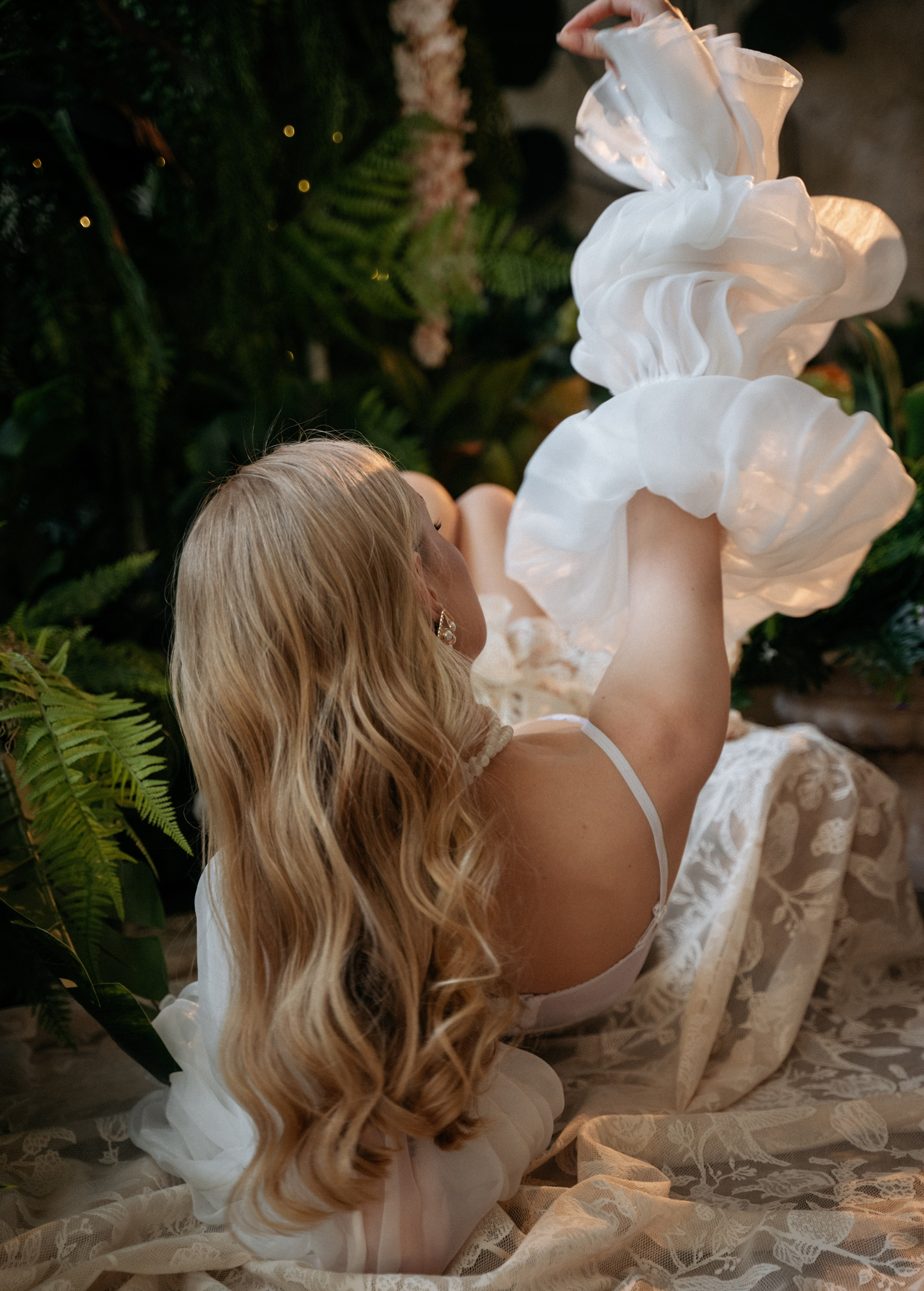 Невеста на пикнике в замке