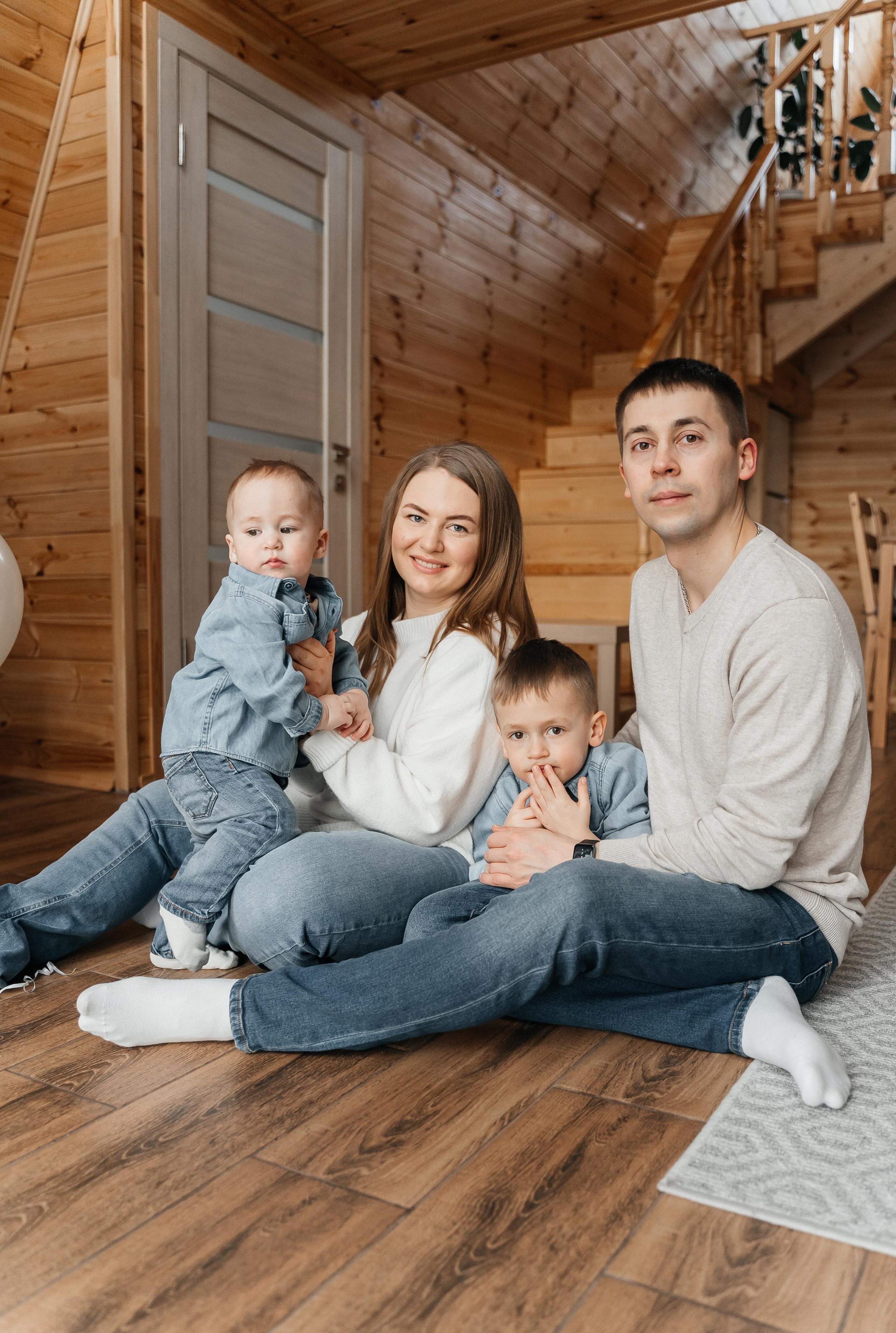 Руслан, Маргарита, Арсений и Артемий. Волик Мария