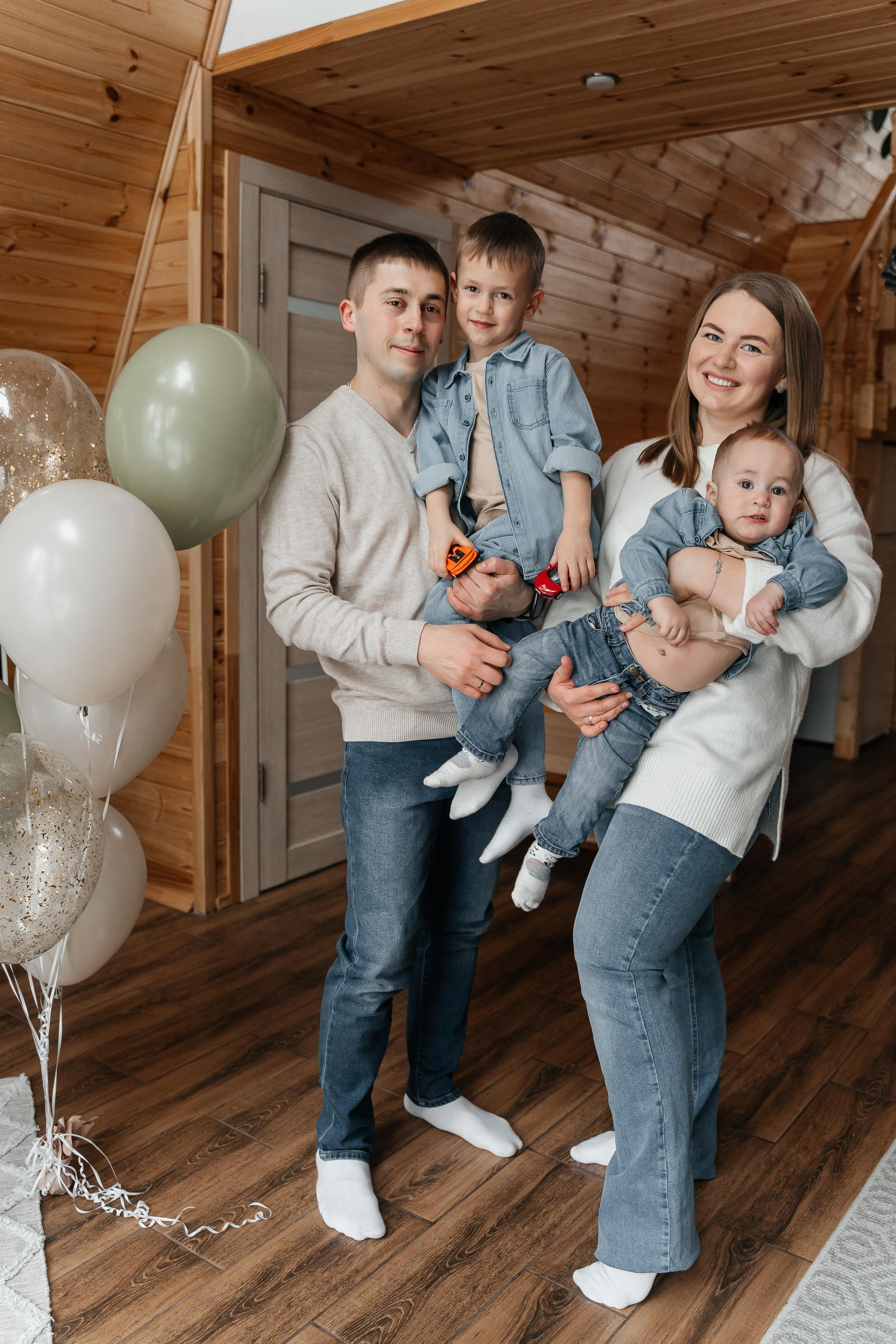 Руслан, Маргарита, Арсений и Артемий. Волик Мария