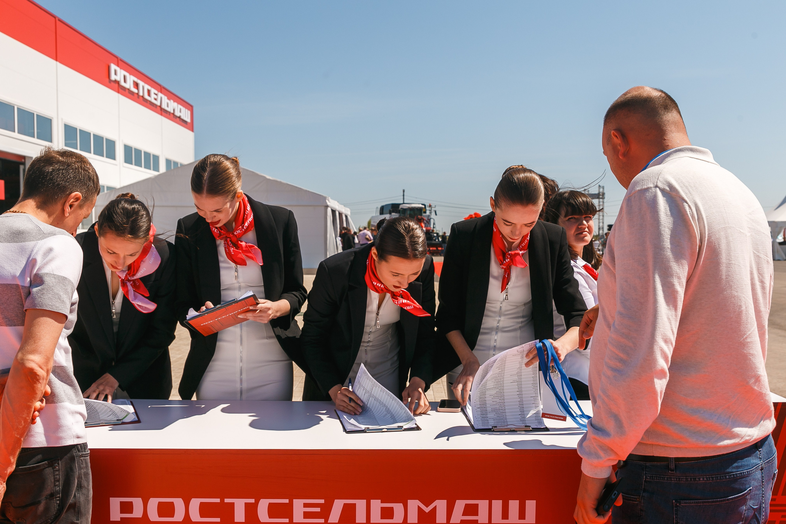 Открытие дилерского центра Ростсельмаш. Событийный фотограф Максим Бескоровайновнов