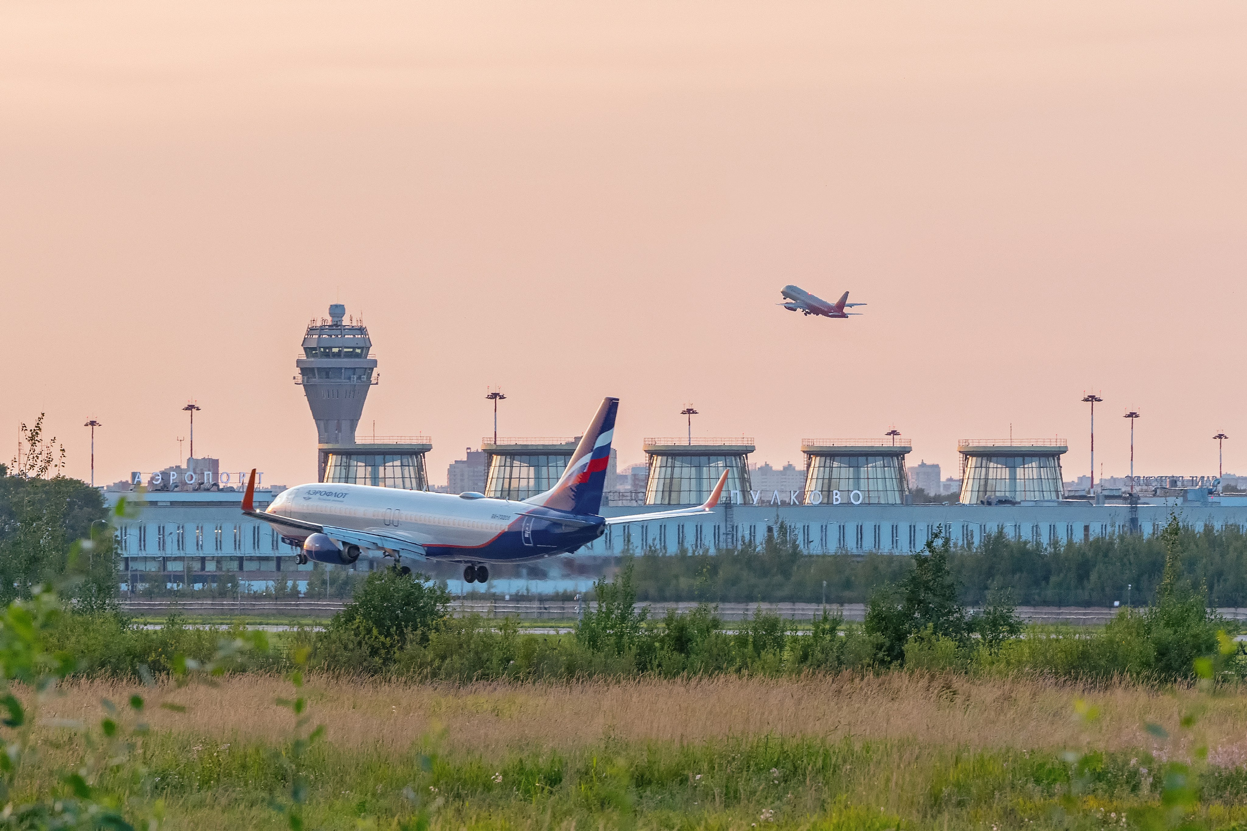 Авиация: самолеты, вертолеты, небесные зарисовки. От прошлого к будущему авиации через фотографию