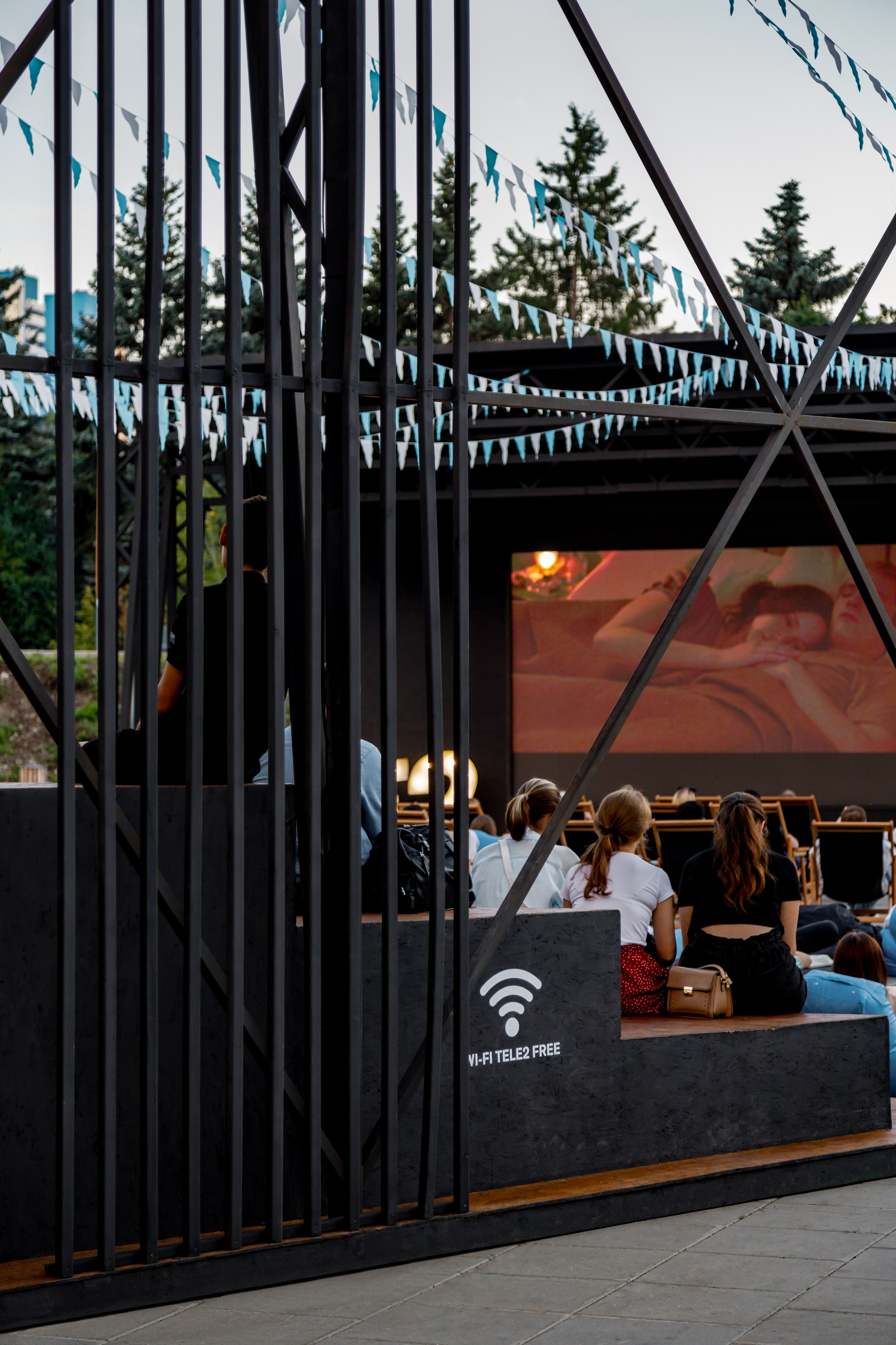 Павильон TELE 2 в центре Екатеринбурга. Интерьерный фотограф. Фотограф архитектуры