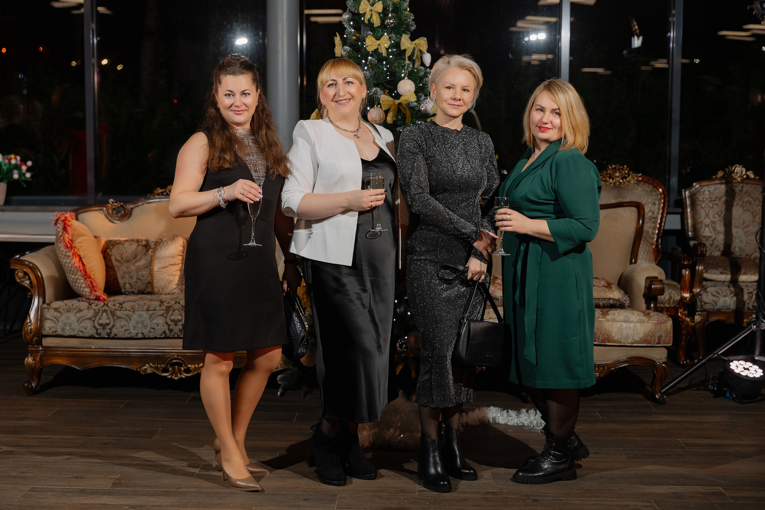 Корпоративная новогодняя фотосъемка для BELARUSBANK в Ресторане «Урарту». Свадебный фотограф в Минске/Беларуси Сергей Спиридонов