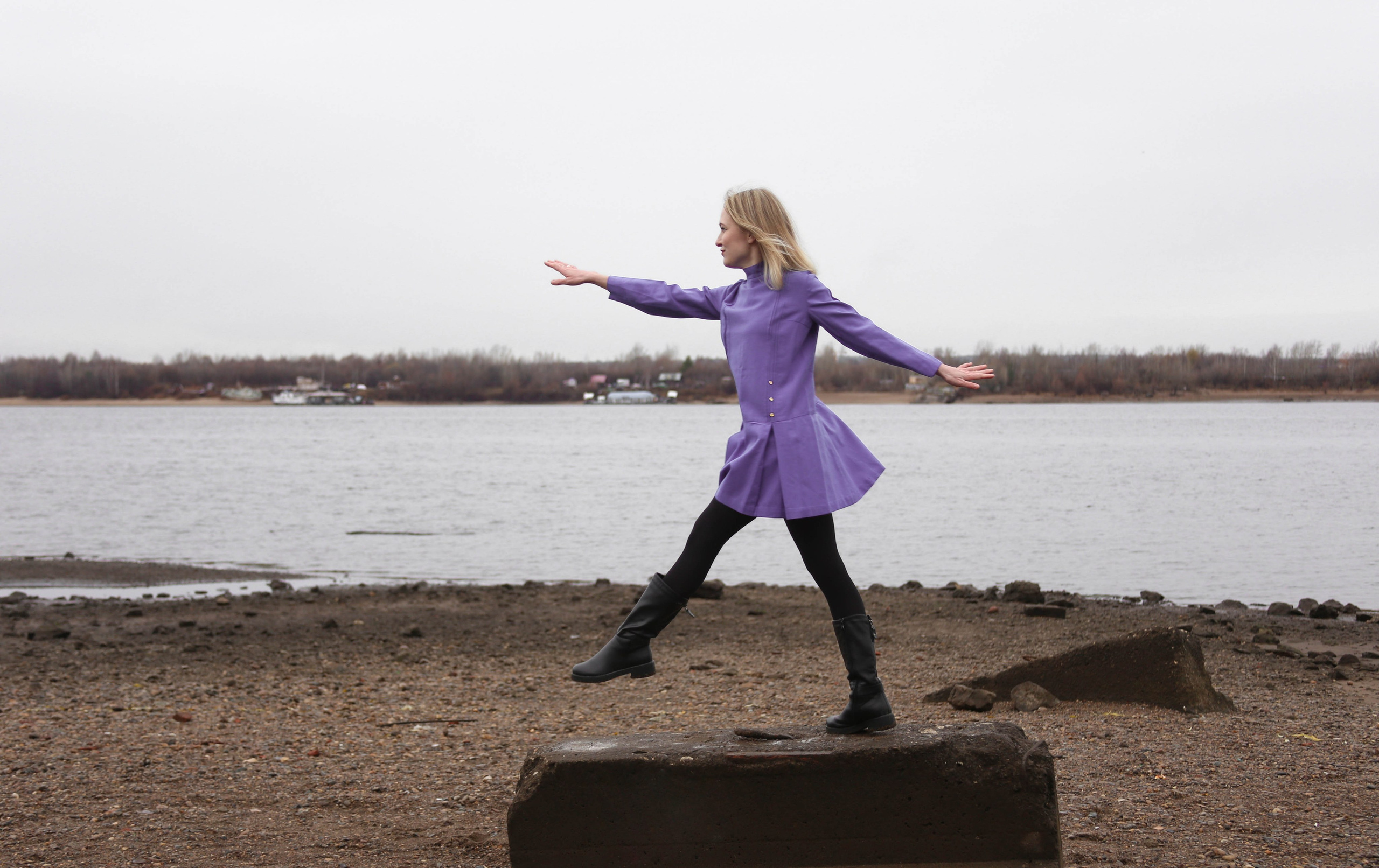Маша на набережной. Часть 2. Фотограф Пермь. Фотосессия в фотостудии Перми и на свежем воздухе