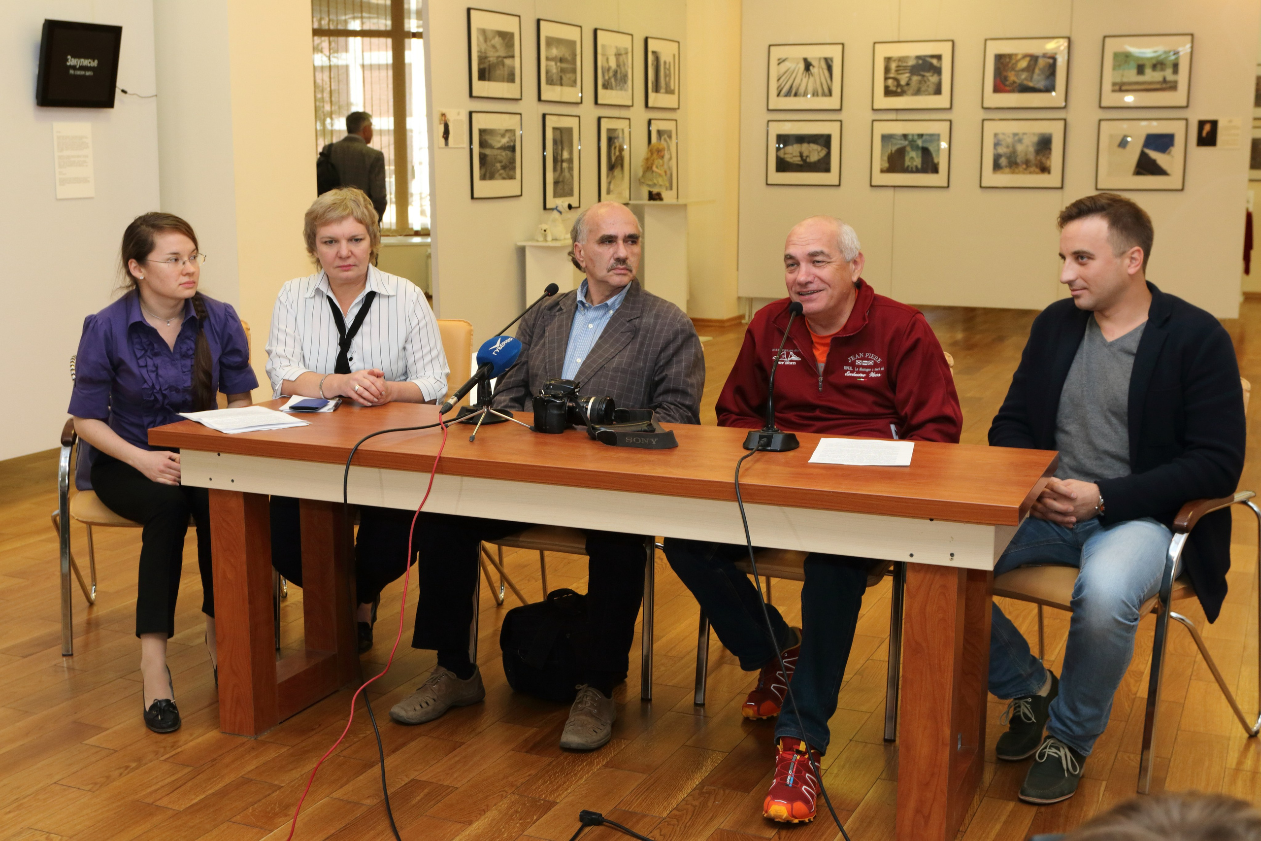 01.10.2015 Фотовыставка «24 вселенные». Фотообъединение Самарского областного отделения Союза журналистов России