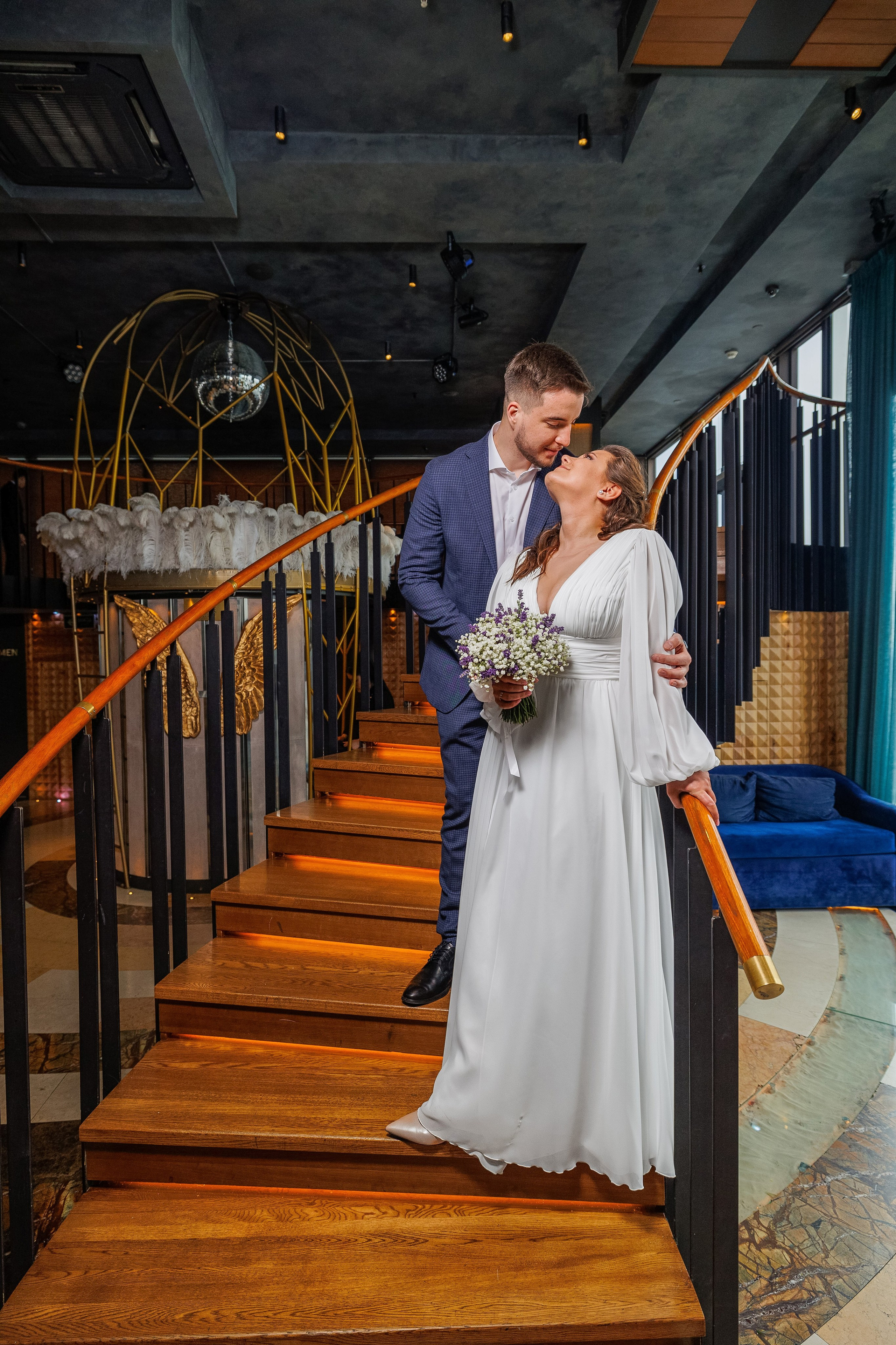 Фотограф на регистрацию в ЗАГС Москва Сити Birds Башня ОКО. Примеры фото, отзывы молодоженов и заявка на регистрацию через официальный сайт.