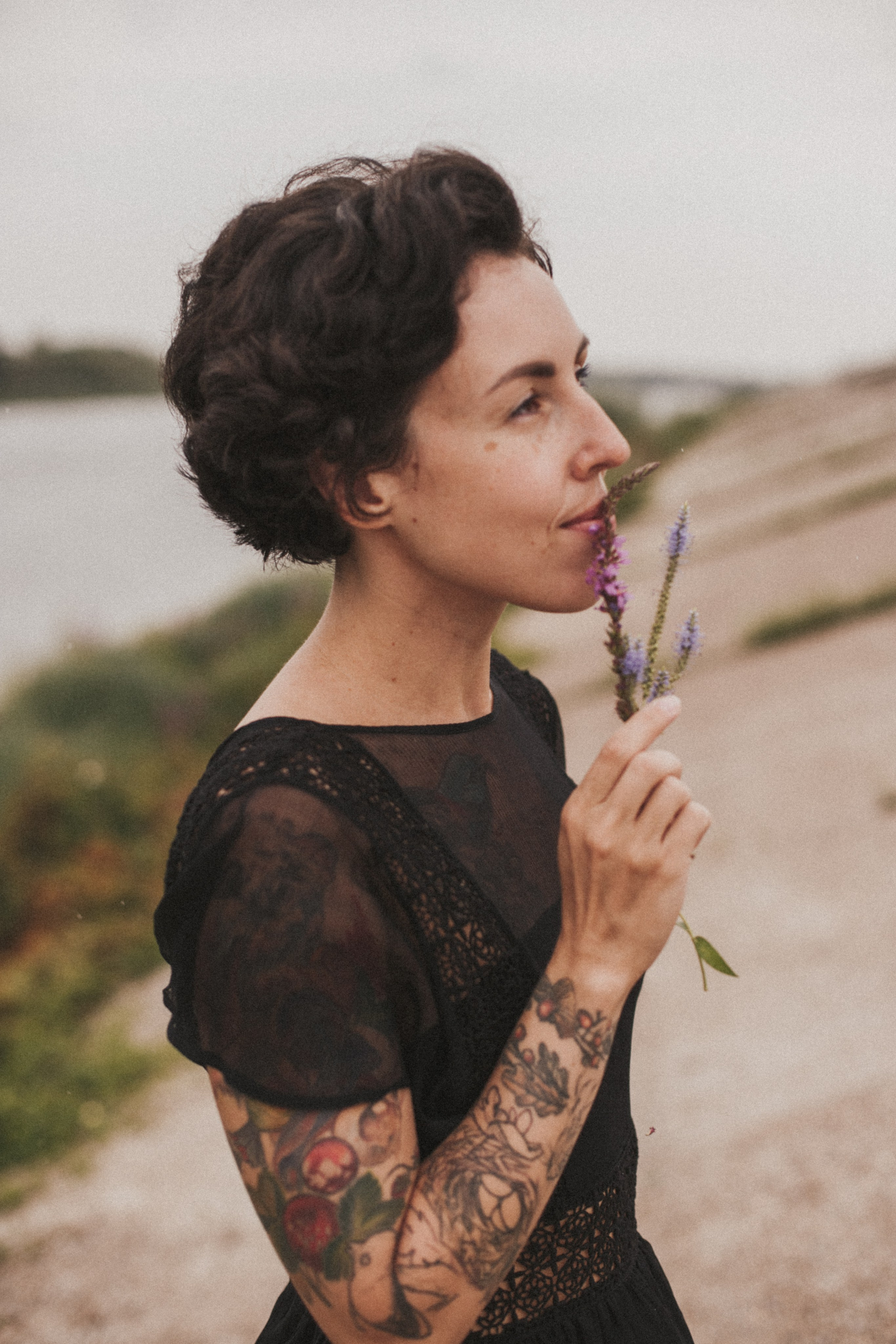 Есенин у реки. Фотограф в Нижнем Новгороде