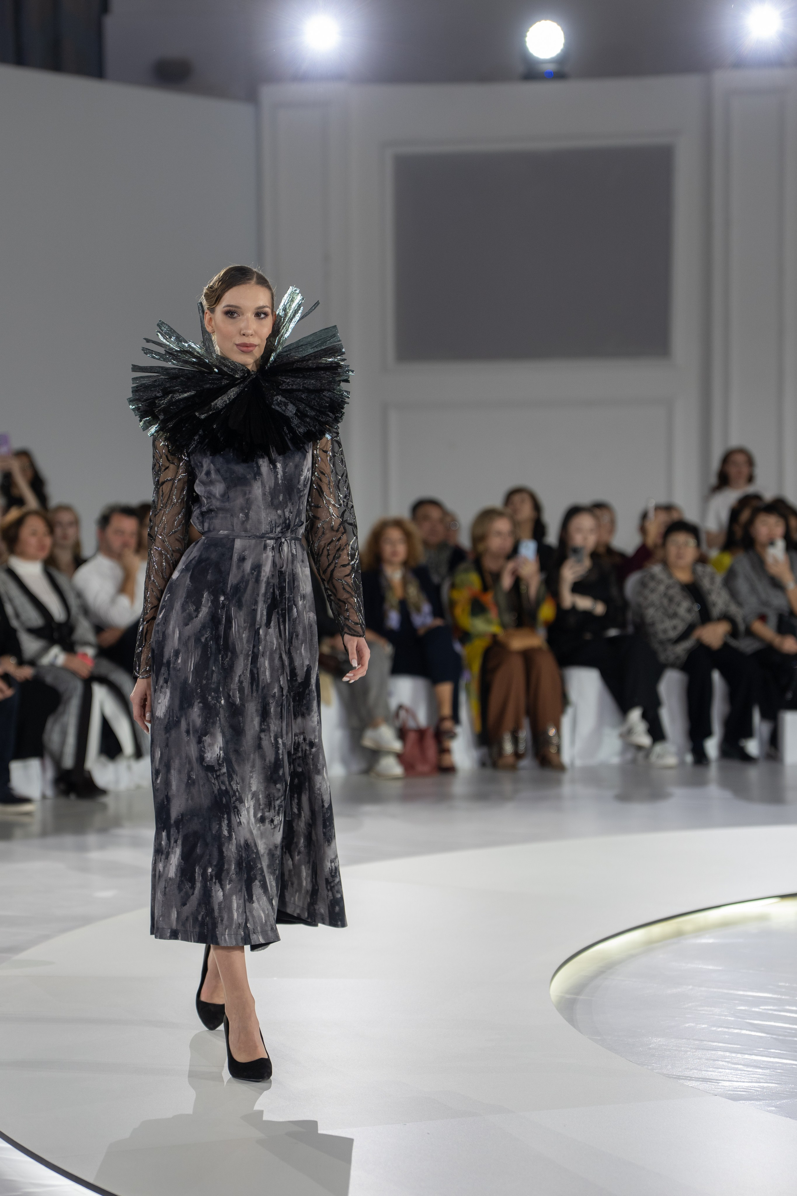 Дизайнер Yerlan Zholdas bek. Сайт Алматинского НЮ АРТ, будуар и фэшн фотографа Дениса Карпенко