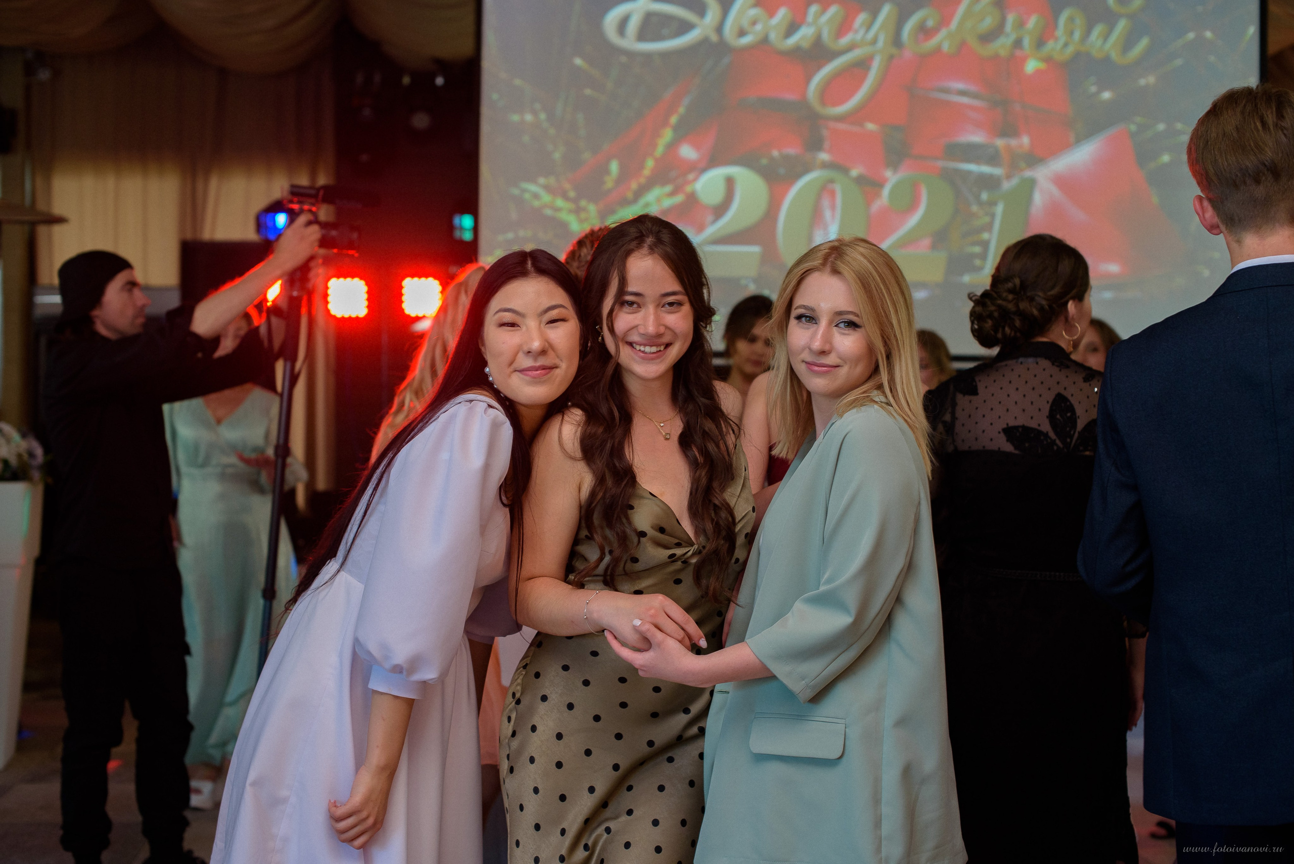 Выпускной 9-11классы. Выпускные книги Анапа Новороссийск Краснодар