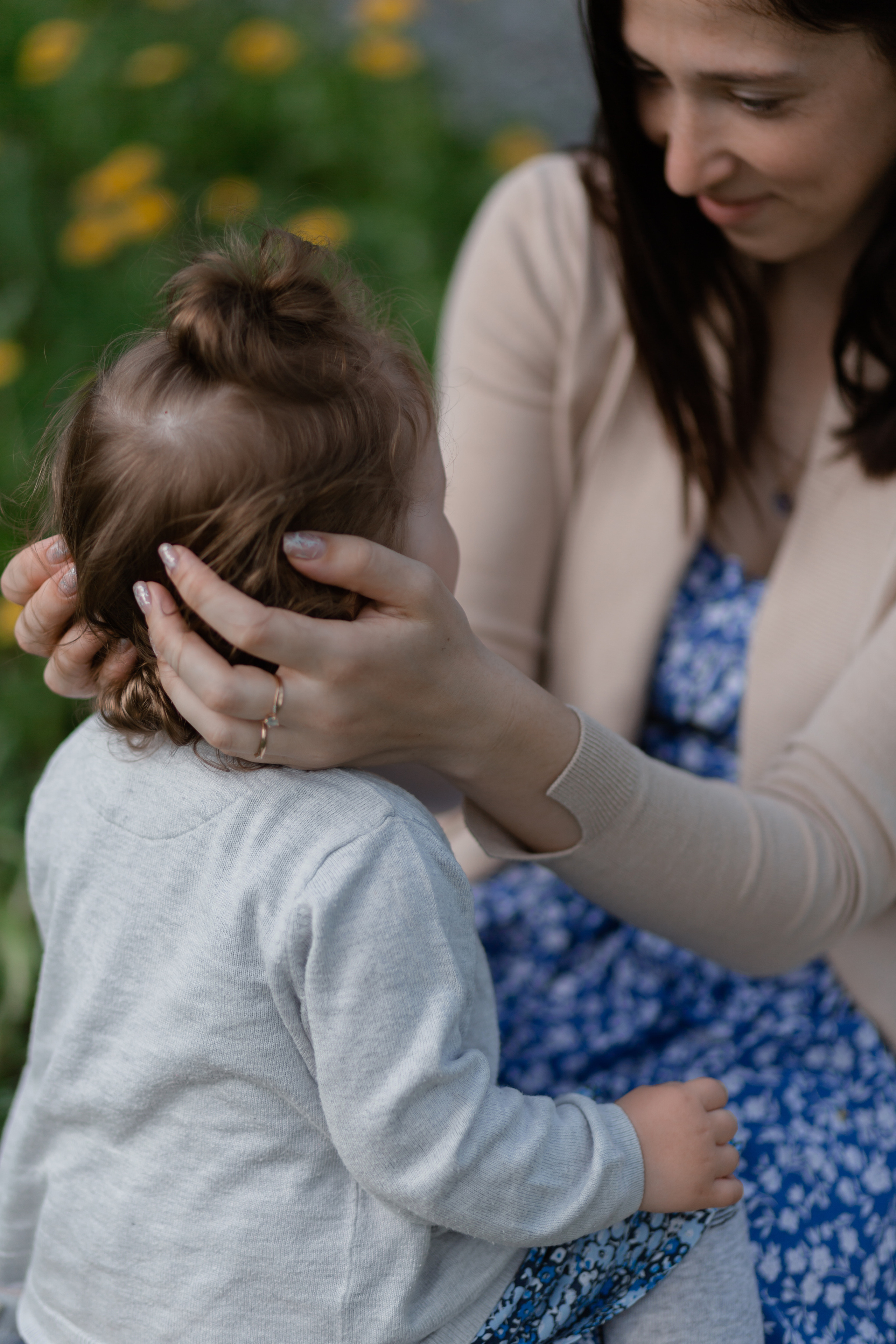 Две леди в цветущем саду. Свадебный фотограф в Санкт — Петербурге и Ленинградской о