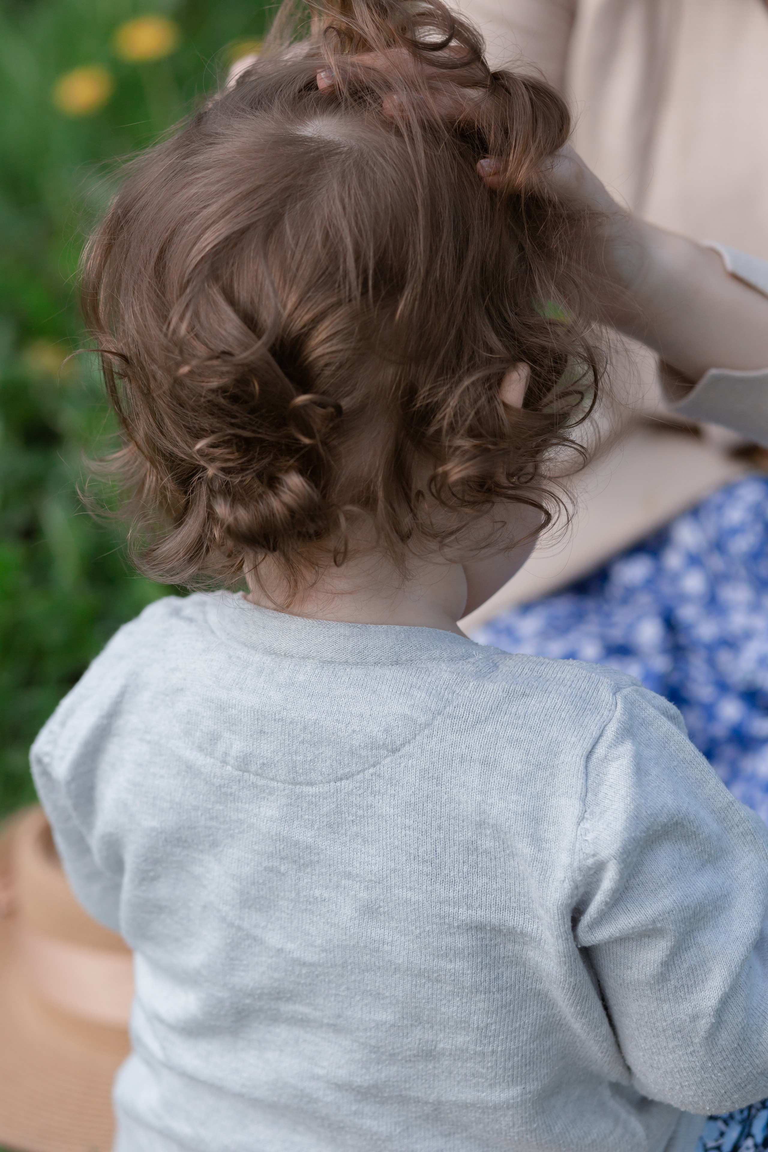 Две леди в цветущем саду. Свадебный фотограф в Санкт — Петербурге и Ленинградской о