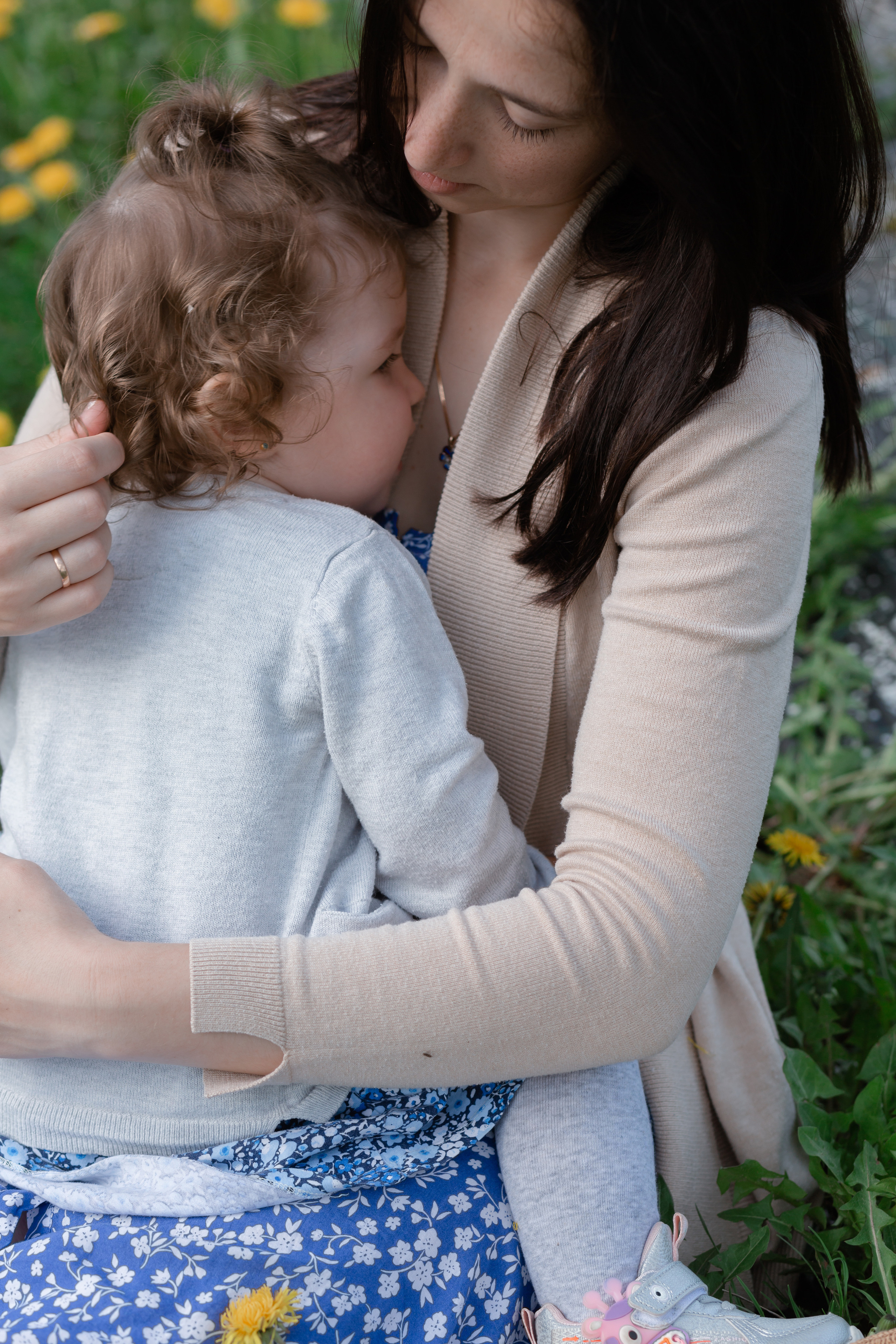 Две леди в цветущем саду. Свадебный фотограф в Санкт — Петербурге и Ленинградской о
