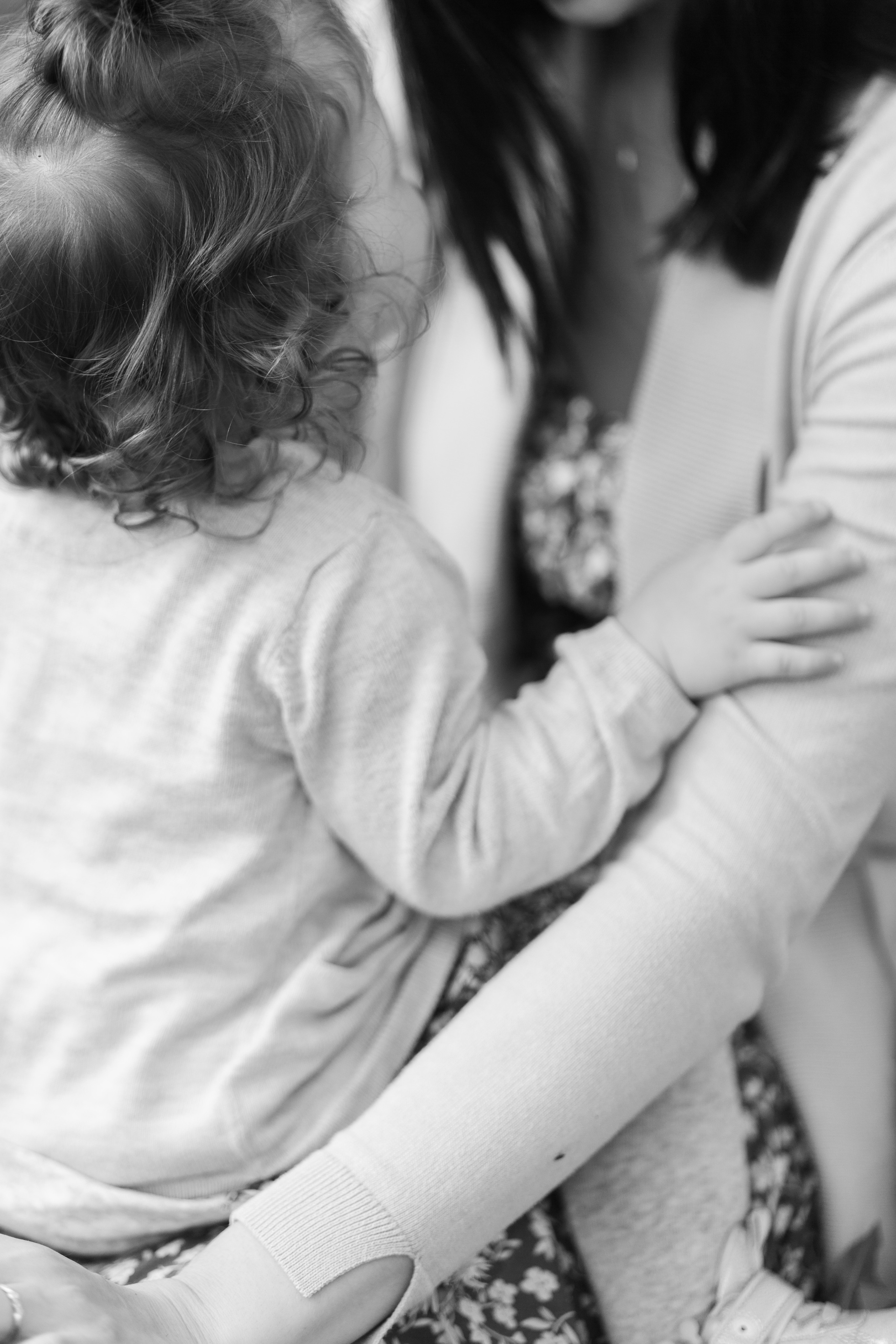 Две леди в цветущем саду. Свадебный фотограф в Санкт — Петербурге и Ленинградской о