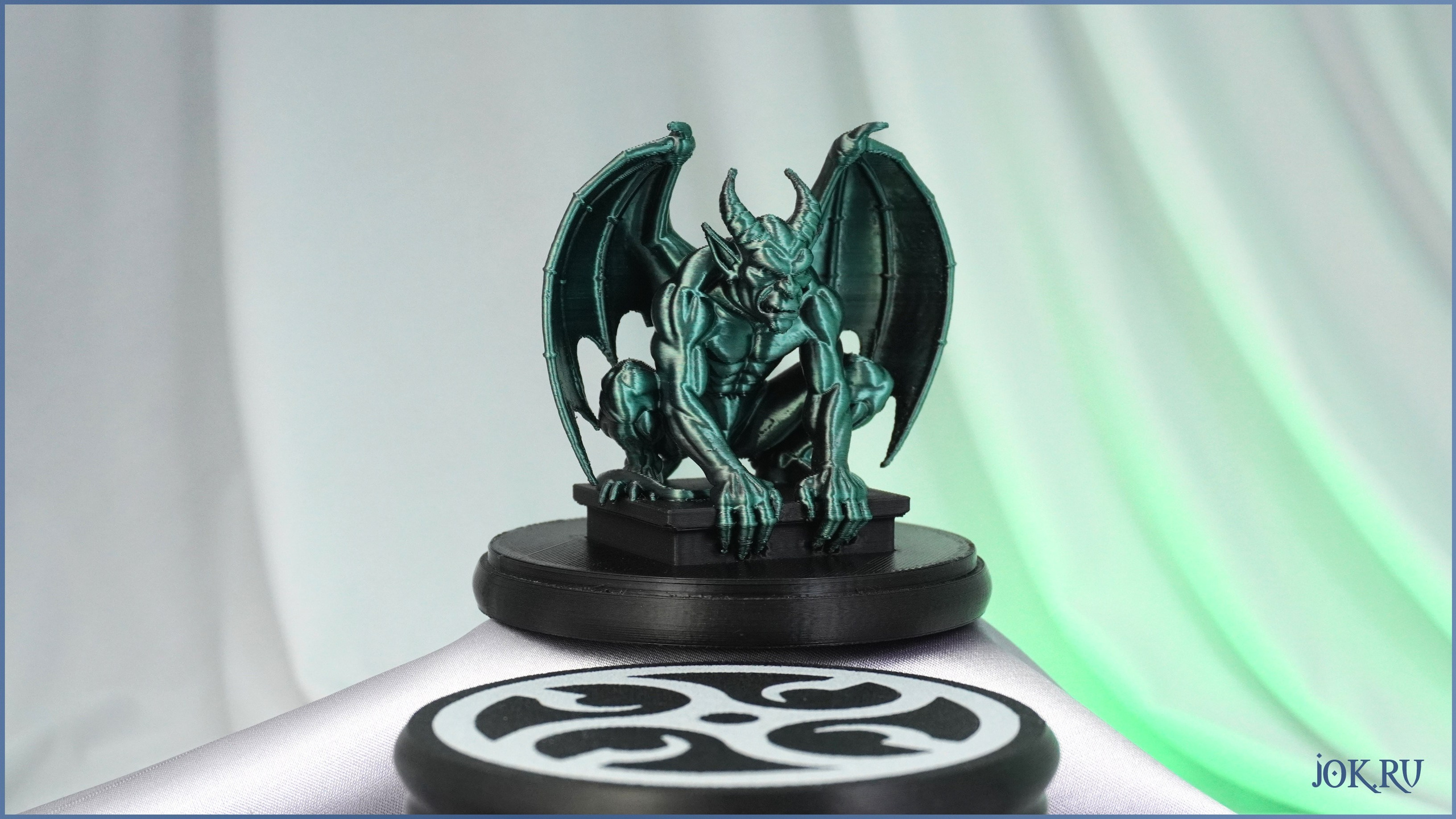 Готические статуэтка горгульи с малахитовым оттенком и эффектом хамелеона  - подарок для любителей мистики и хоррора в магазине Joker‑Studio