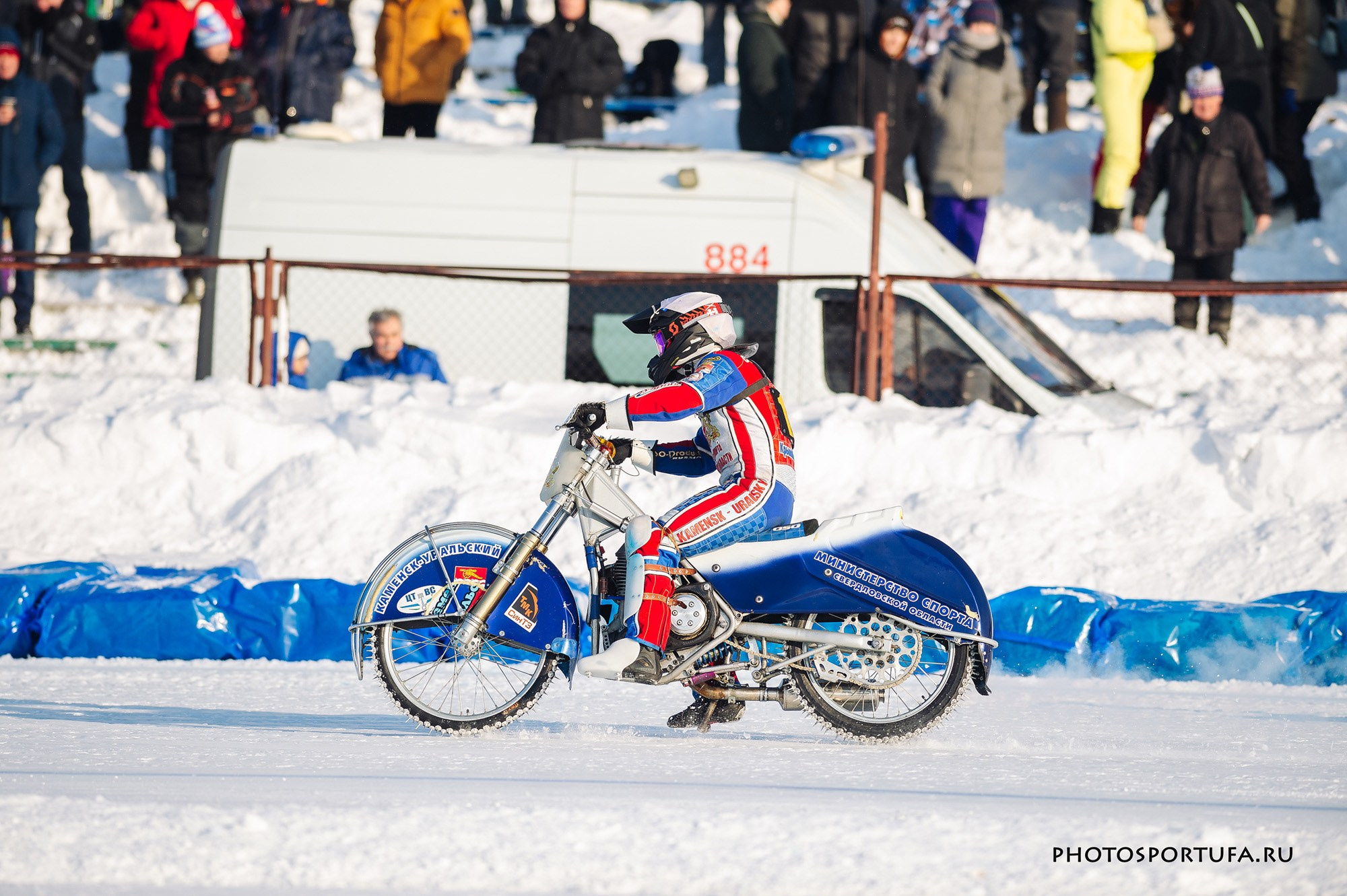 Мотогонку на льду. Спортивный фотограф в Уфе Евгений Буров