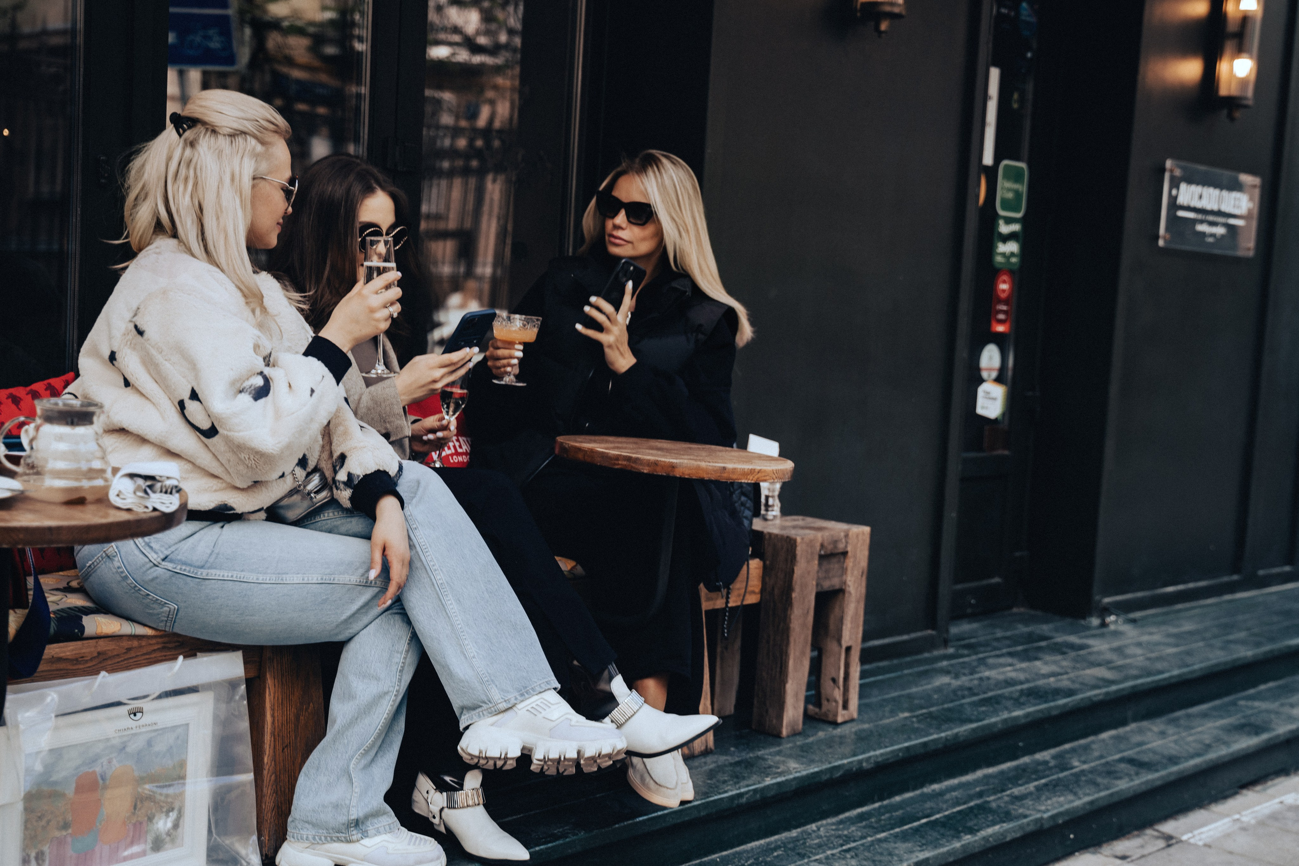 FRIENDS s t r e e t. Контент фотограф в Москве Кулич Настя