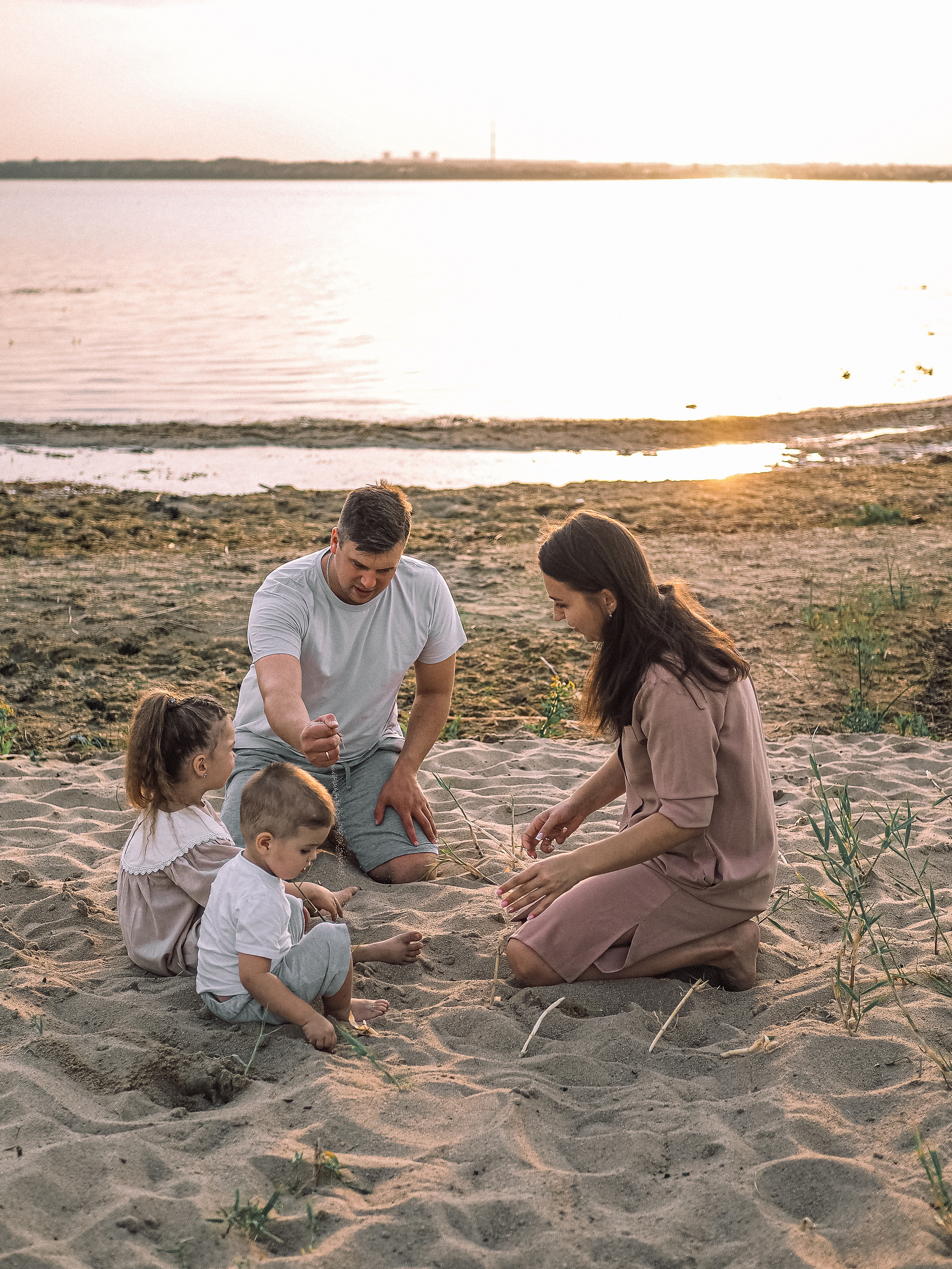 Анатолий, Юля, Ксюша и Игорь. Семейный фотограф в Челябинске Ольга Быстрых
