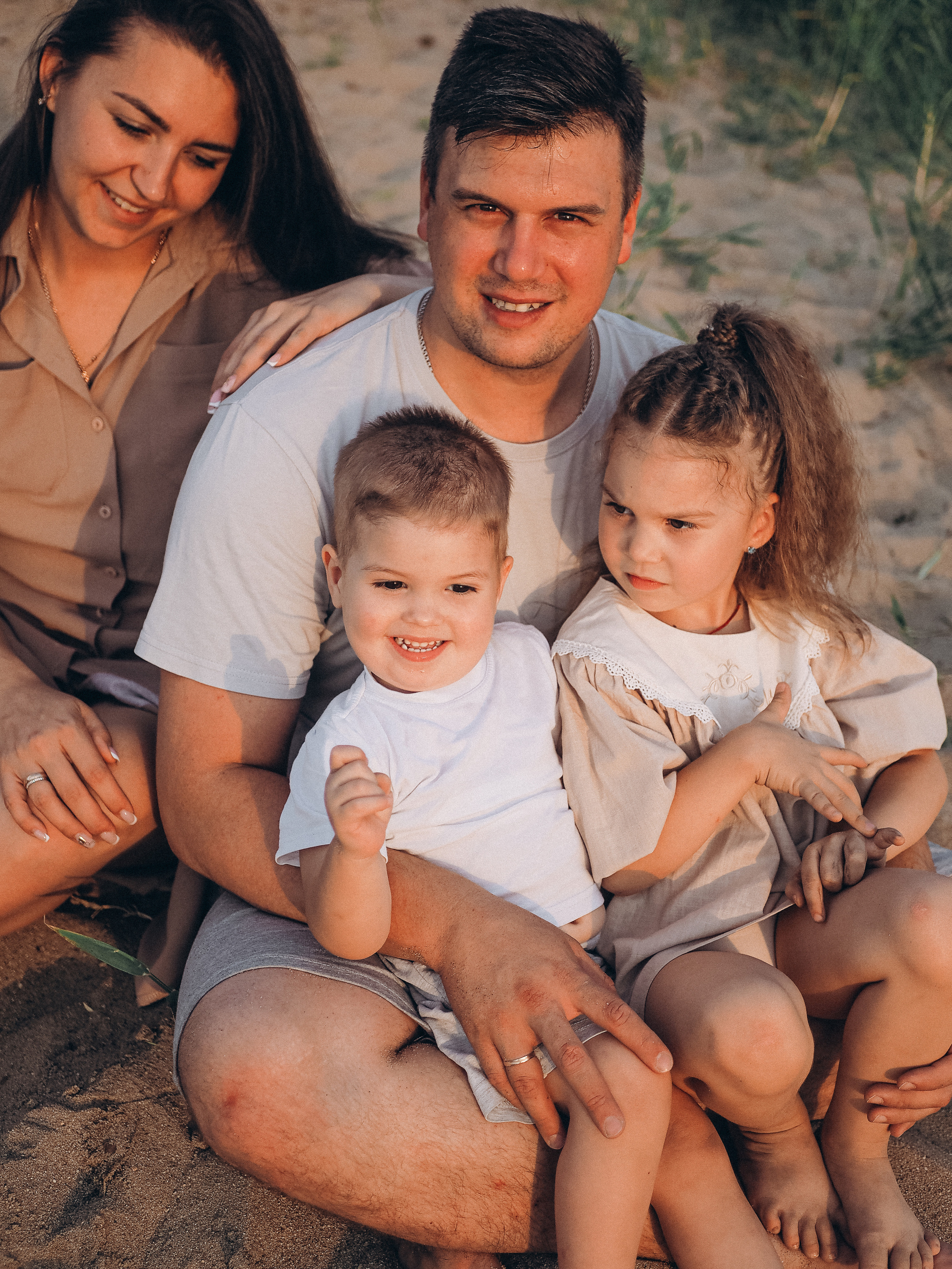 Анатолий, Юля, Ксюша и Игорь. Семейный фотограф в Челябинске Ольга Быстрых