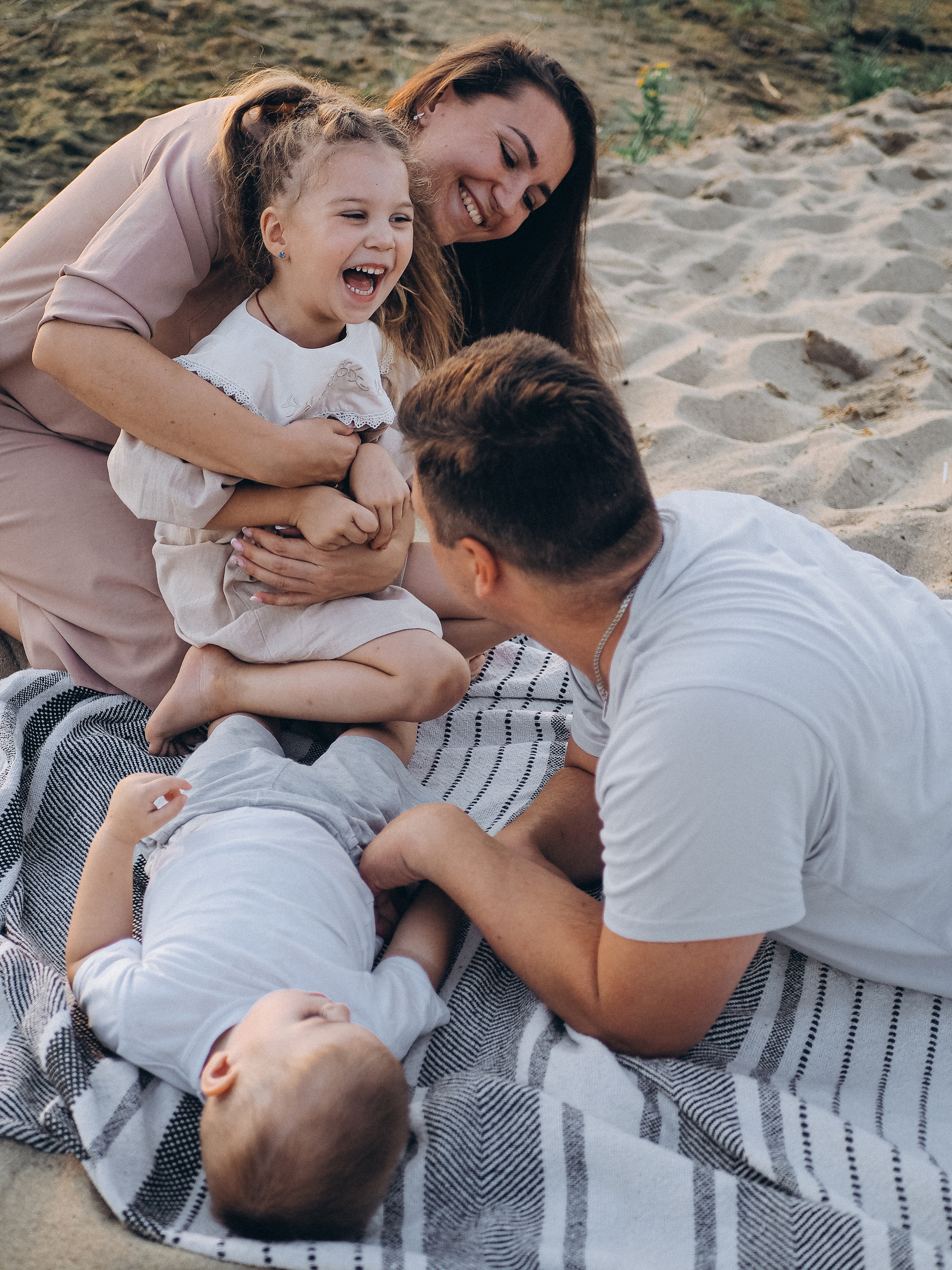 Анатолий, Юля, Ксюша и Игорь. Семейный фотограф в Челябинске Ольга Быстрых
