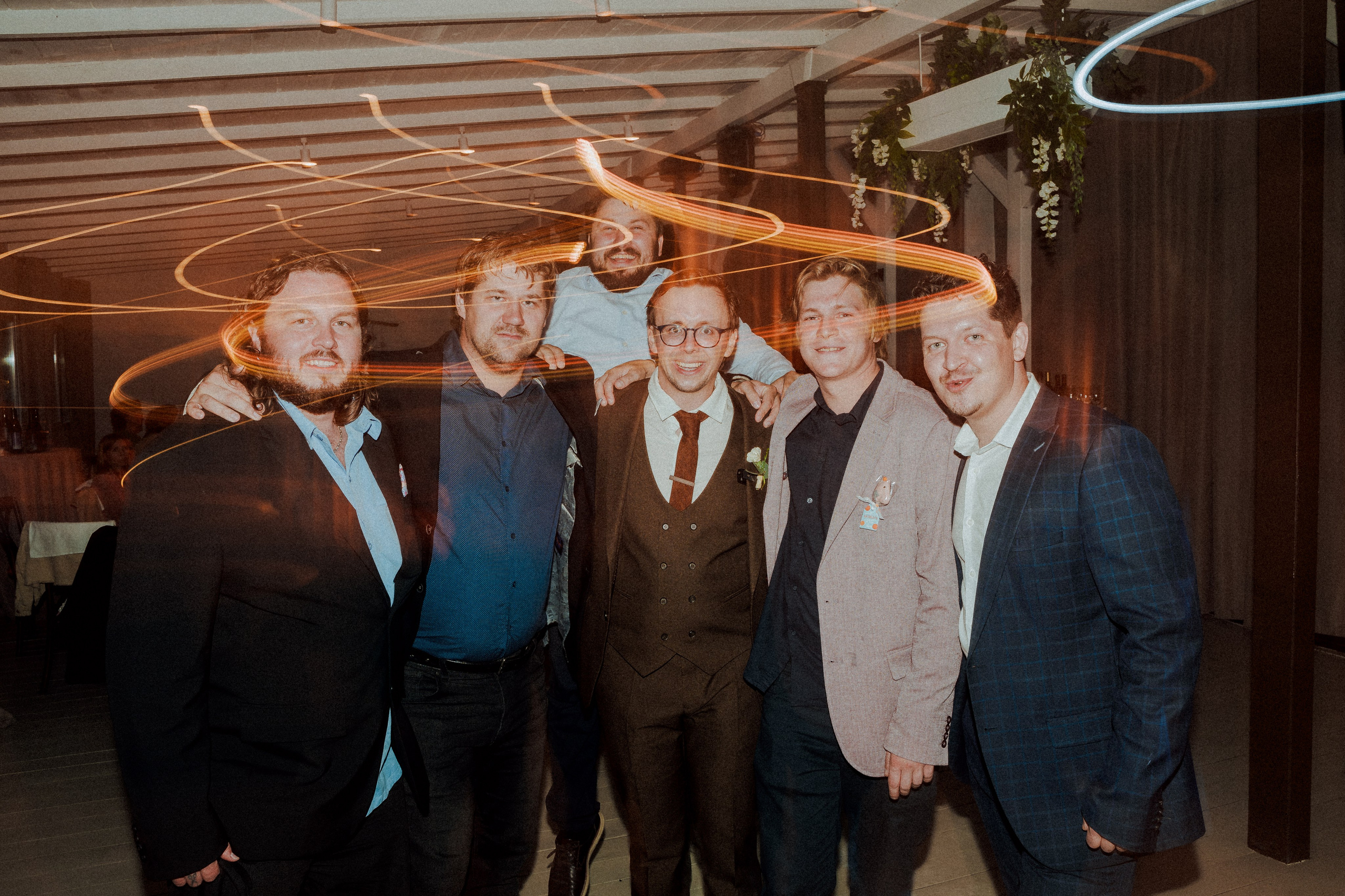 Июльский шторм с горячими сердцами. Свадебный фотограф в Санкт — Петербурге