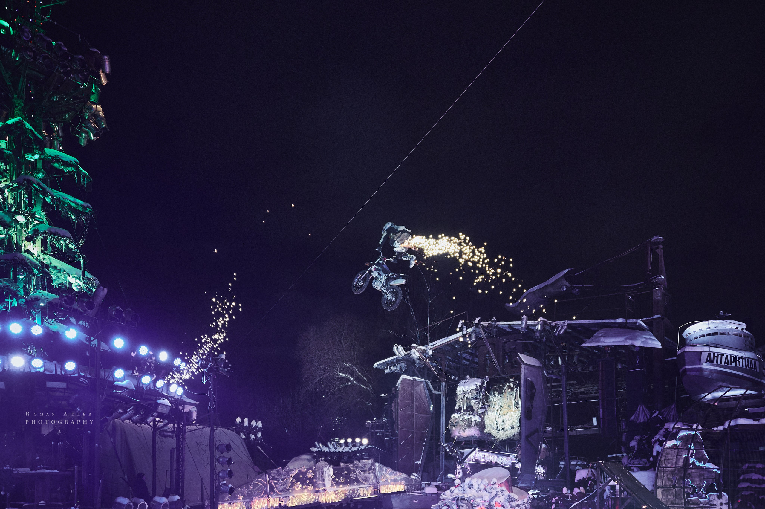 Новогодняя сказка от Ночных волков. Фотограф Роман Адлер