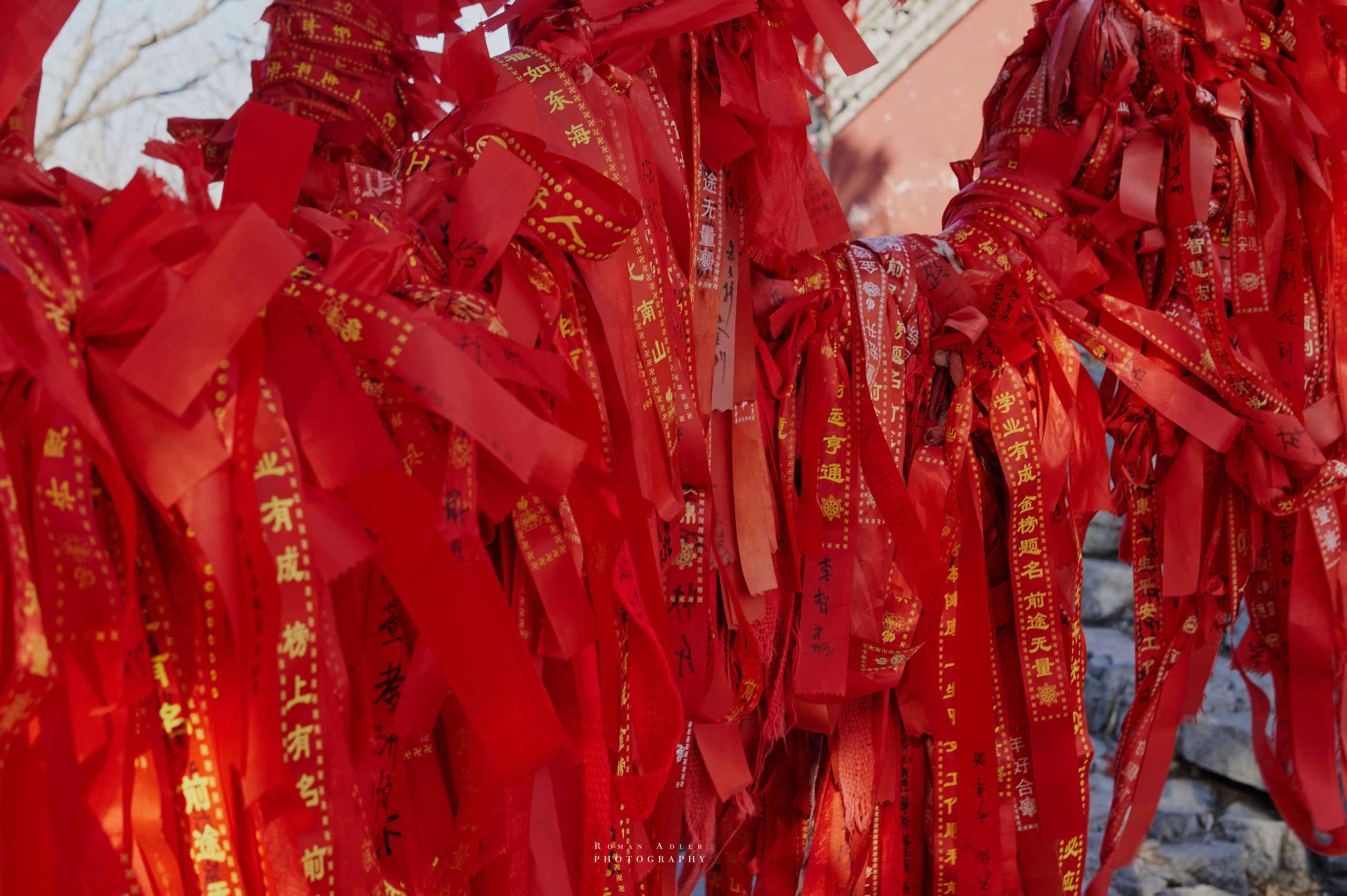 Рассвет на храмовой горе Юнмень. Цинчжоу. Фотограф Роман Адлер