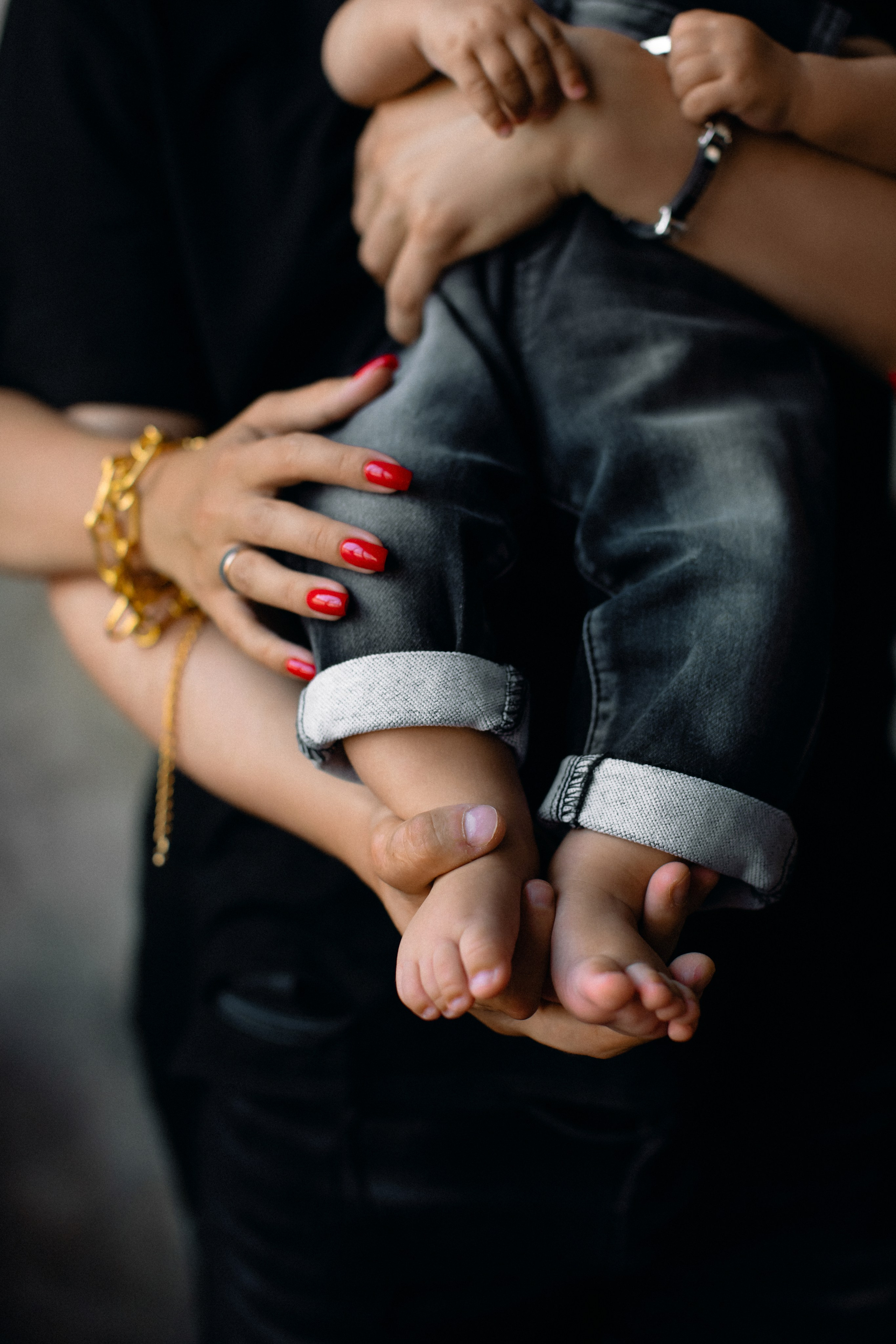 Мартину полгода. Семейная фотосессия в темной студии. Фотограф в Москве Ольга Сатони