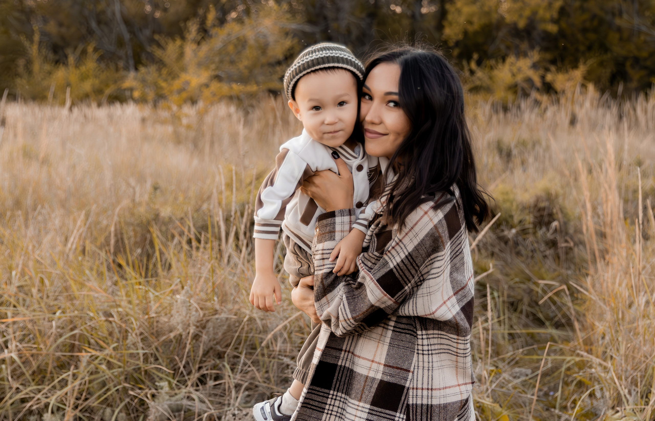 Анара и сынок на природе