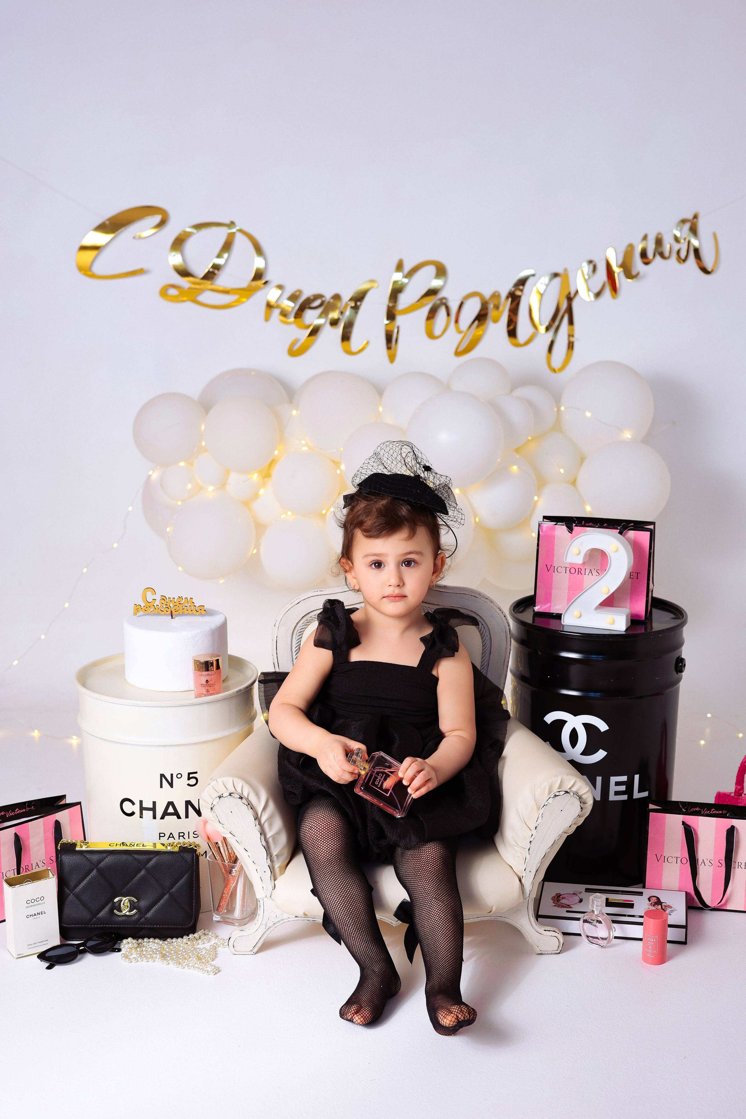 Малышки Антураж