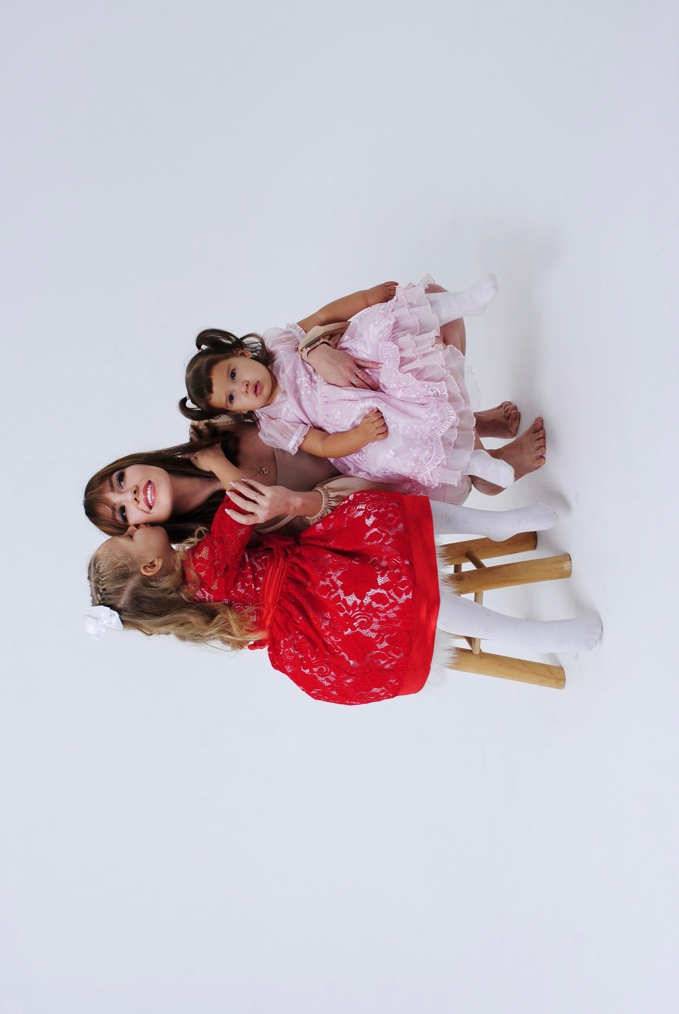 Анастасия и дочки. Фотограф Мария Мусаелян