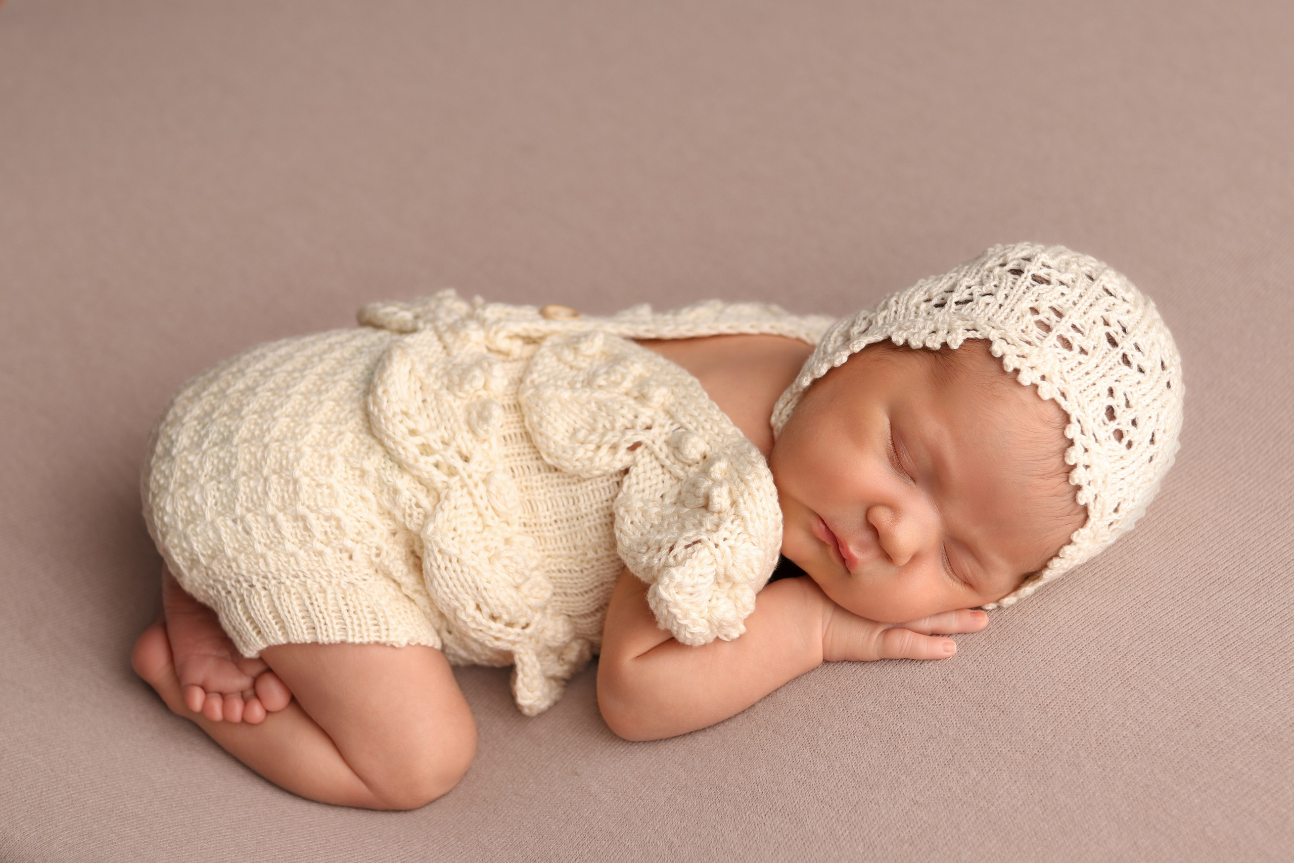 Красивые фотографии малышей у Вас дома. Фотограф новорождённых в Санкт-Петербурге Лилия Яковлева