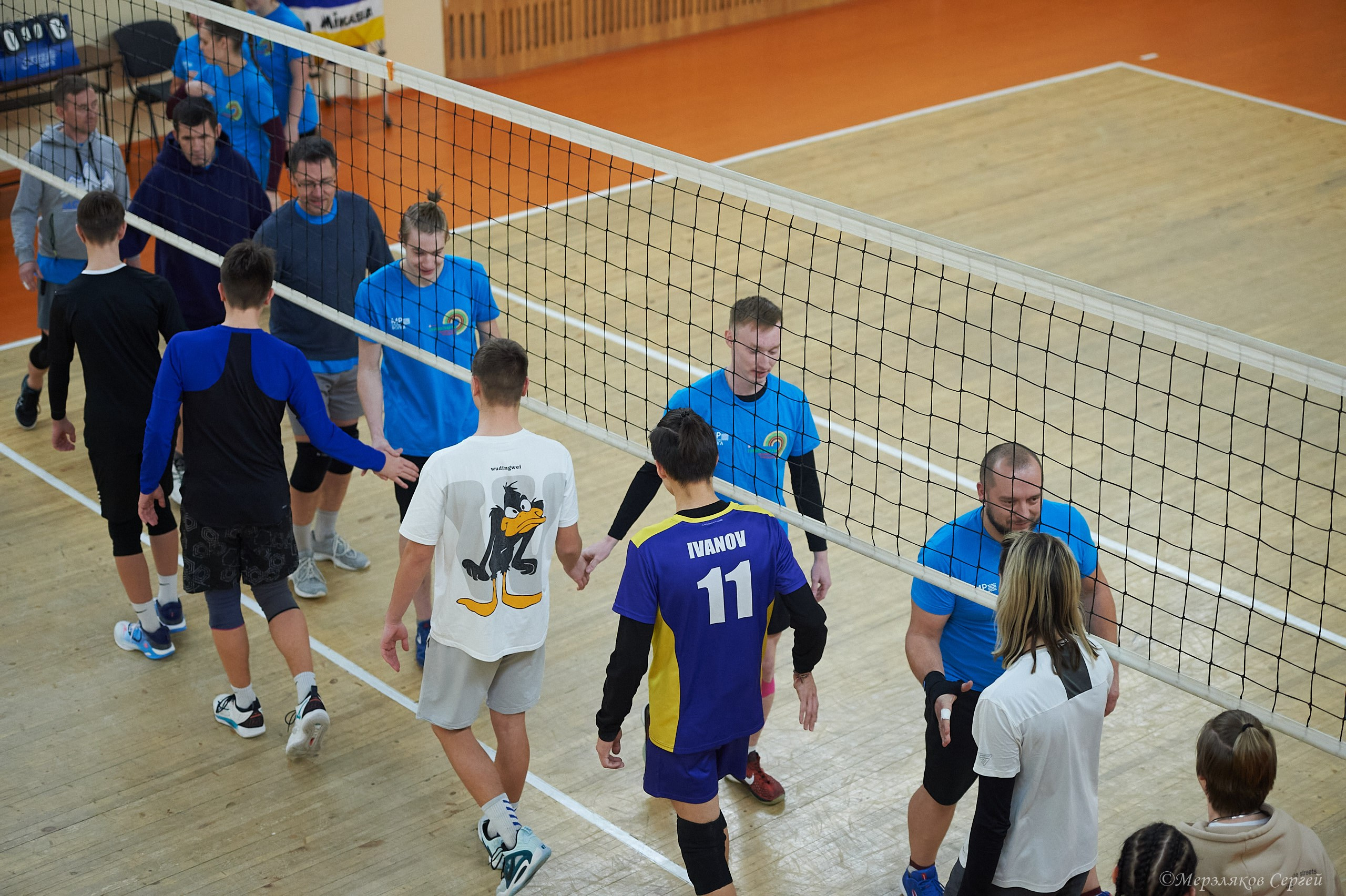 Новогодний турнир по волейболу. Ижевск. 15.12.2023. Спортивный репортажный фотограф в Ижевске Сергей Мерзляков
