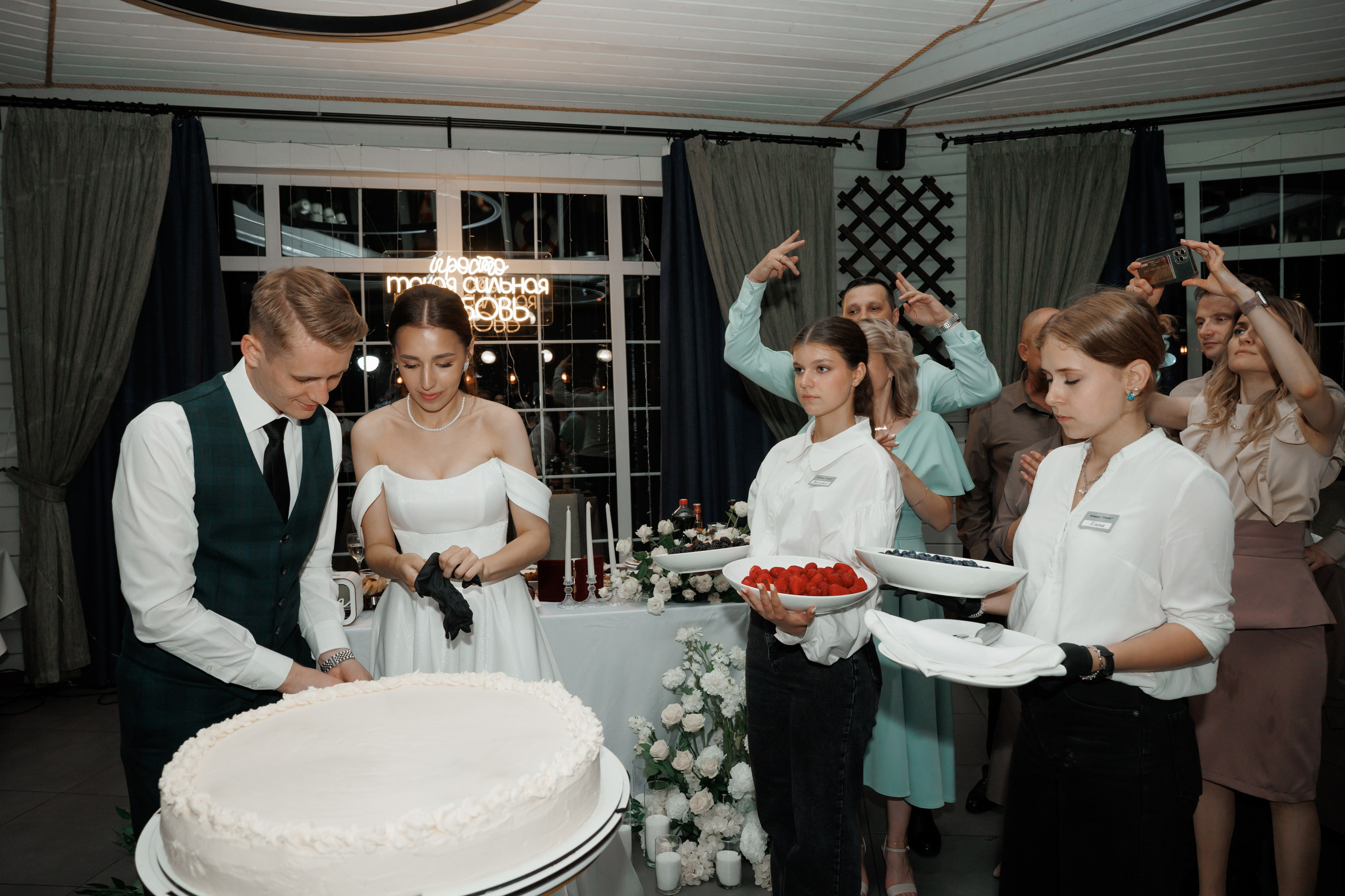 Регистрация в отеле Fish Point, ЗАГС Бутово, прогулка в Остафьево. Свадебный и репортажный фотограф (Москва, Королев и другие)