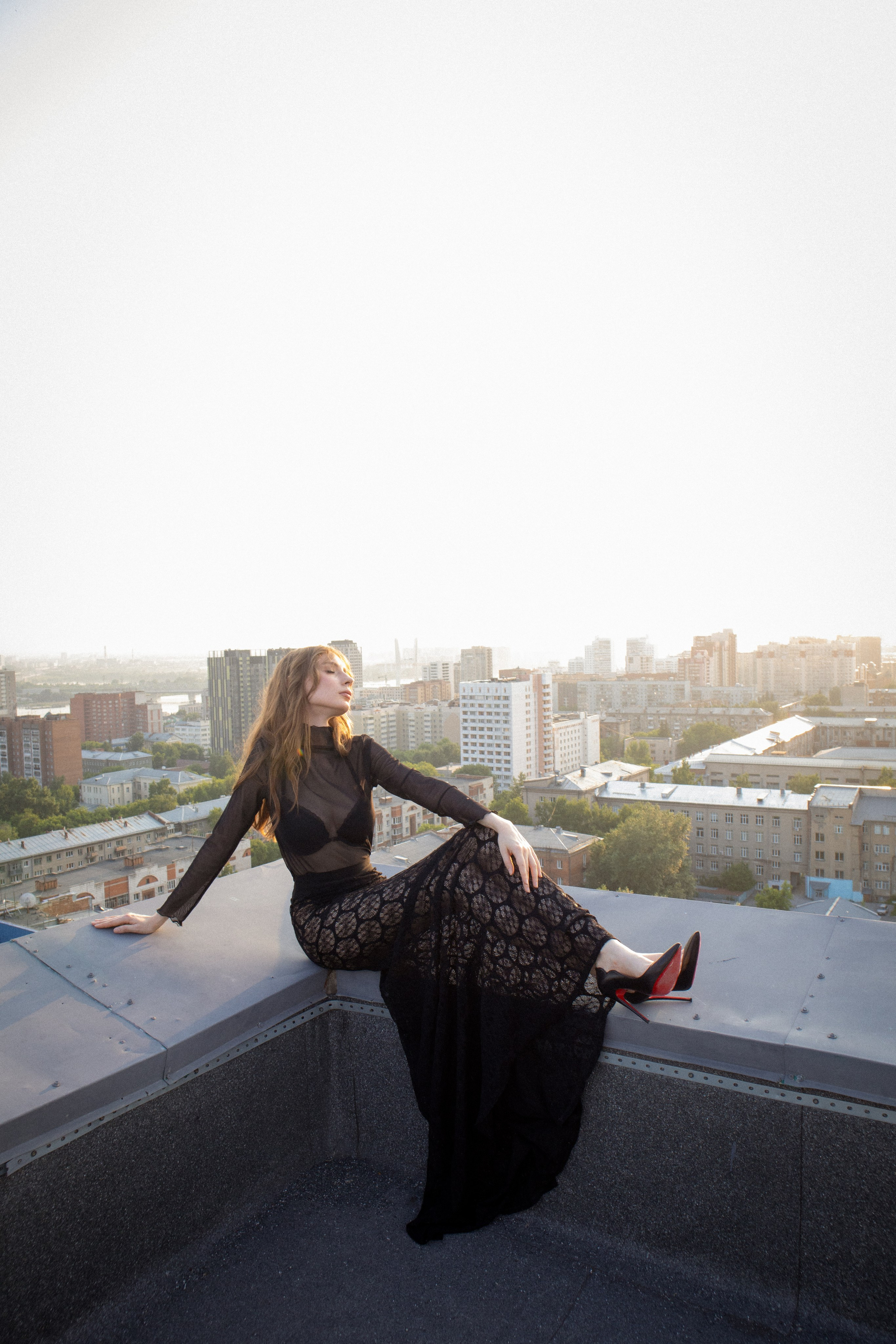 Агата съёмка на крыше. Анастасия Головерова профессиональный фотограф в Новосибирске, фотосессия под ключ в Новосибирске