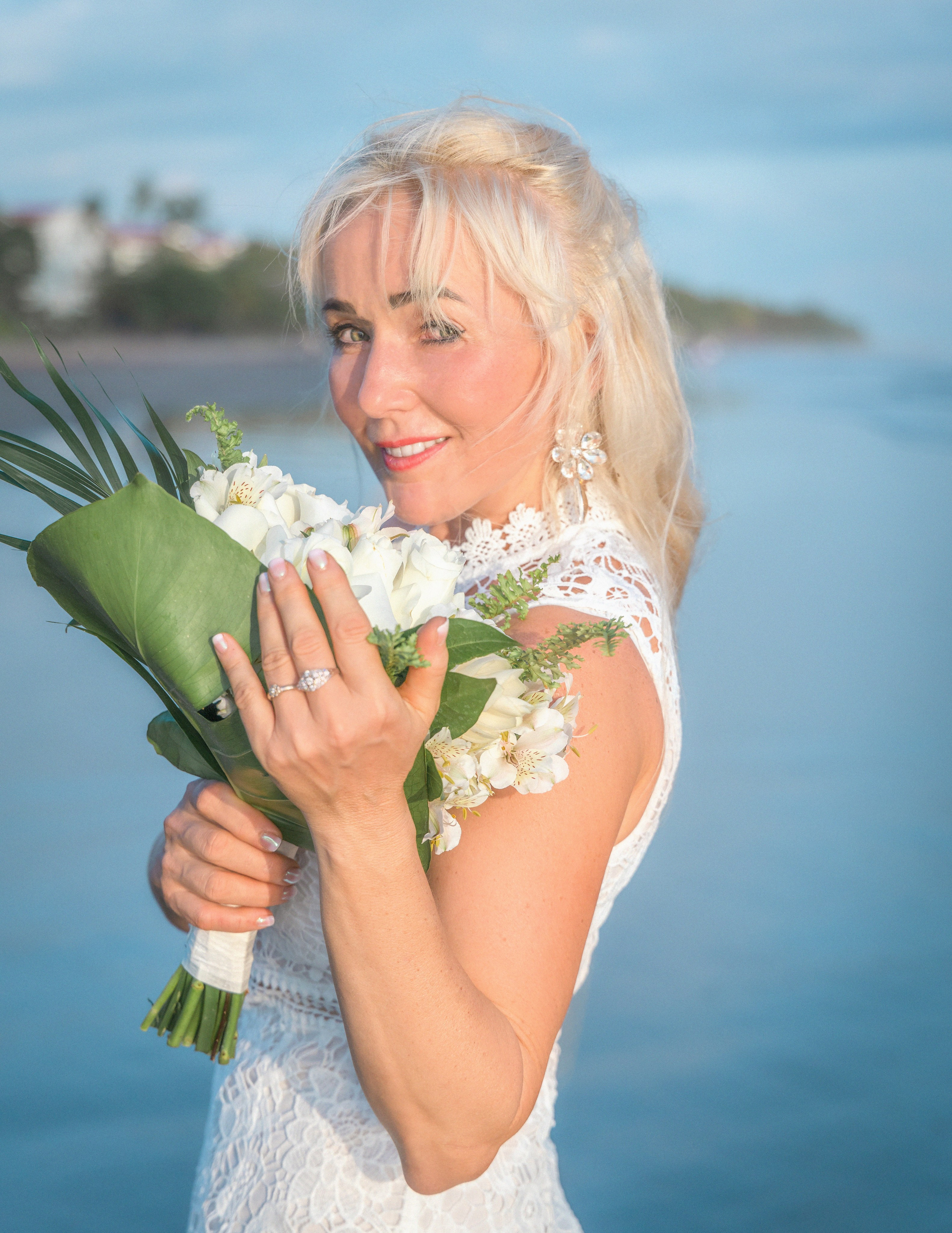 Ocean lovely moments. Family, portrait, content photo in Costa Rica Evgeniya Besprozvannykh