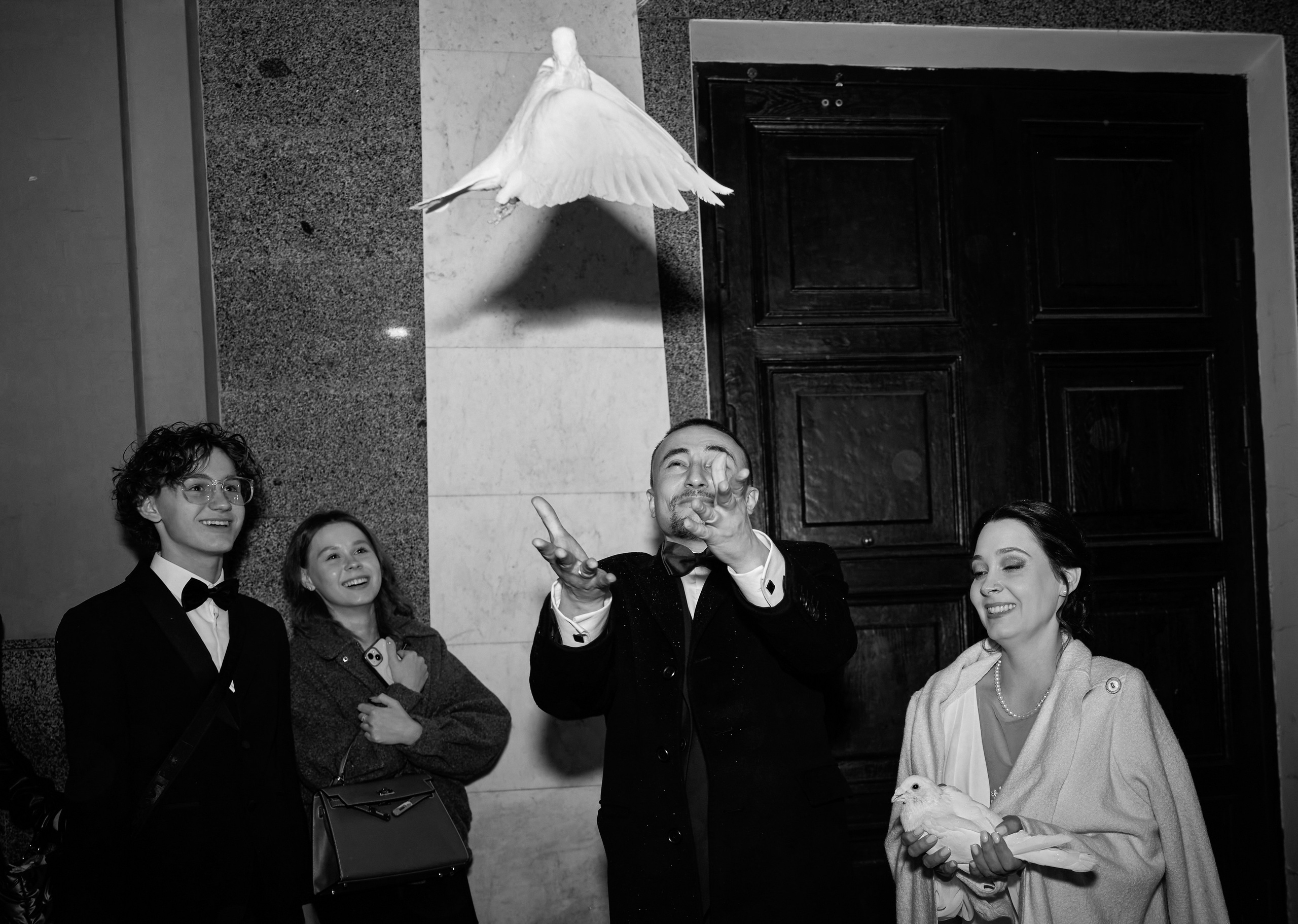 Свадебная фотосессия в студии и регистрация брака в Грибоедовском ЗАГСе