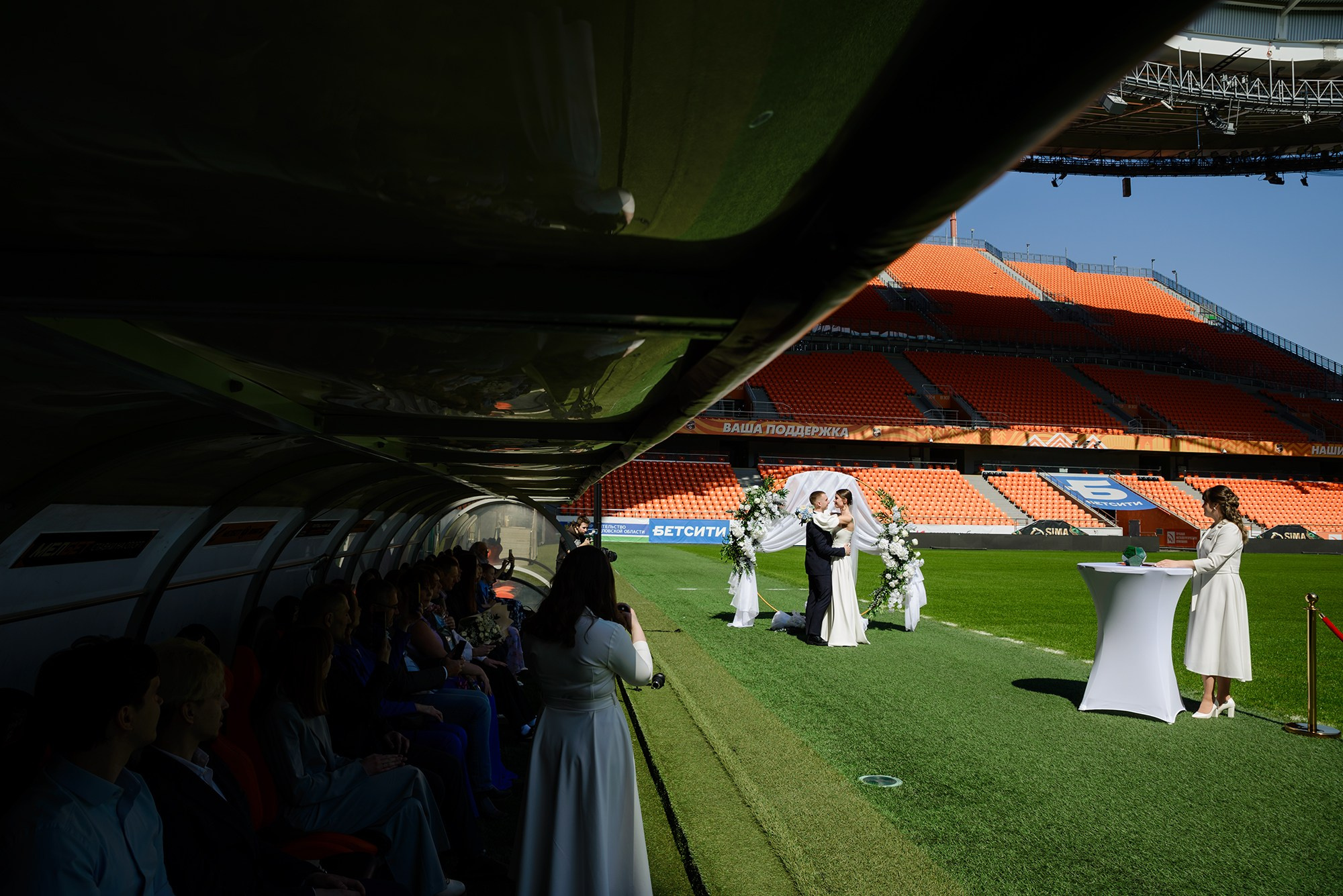 Свадьба Никиты и Ани на Екатеринбург Арене. Константин Солодянкин — свадебный и репортажный фотограф в Екатеринбурге и Верхней Пышме