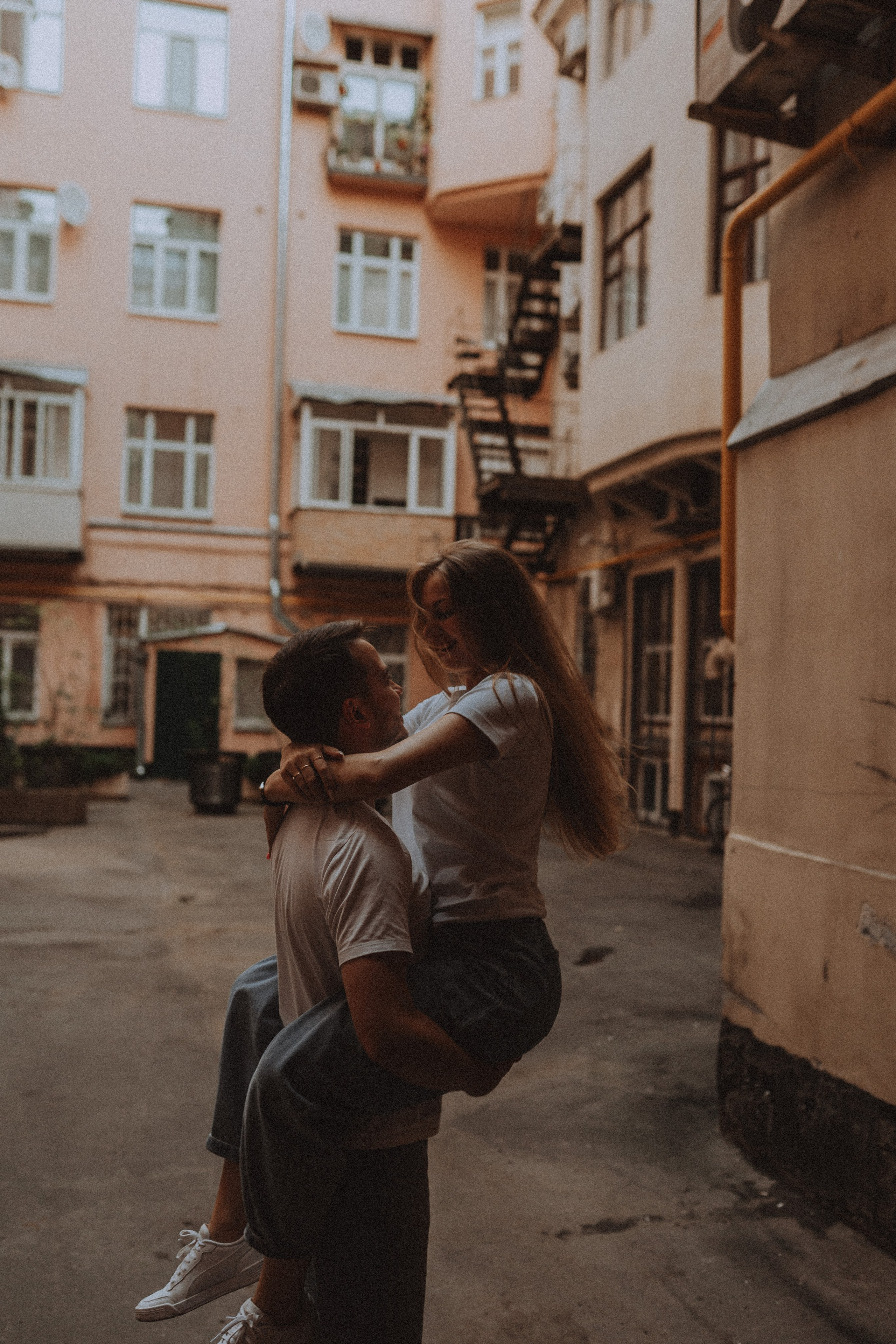 Двое в центре города. Семейный и свадебный фотограф в Москве Оксана Гапеева