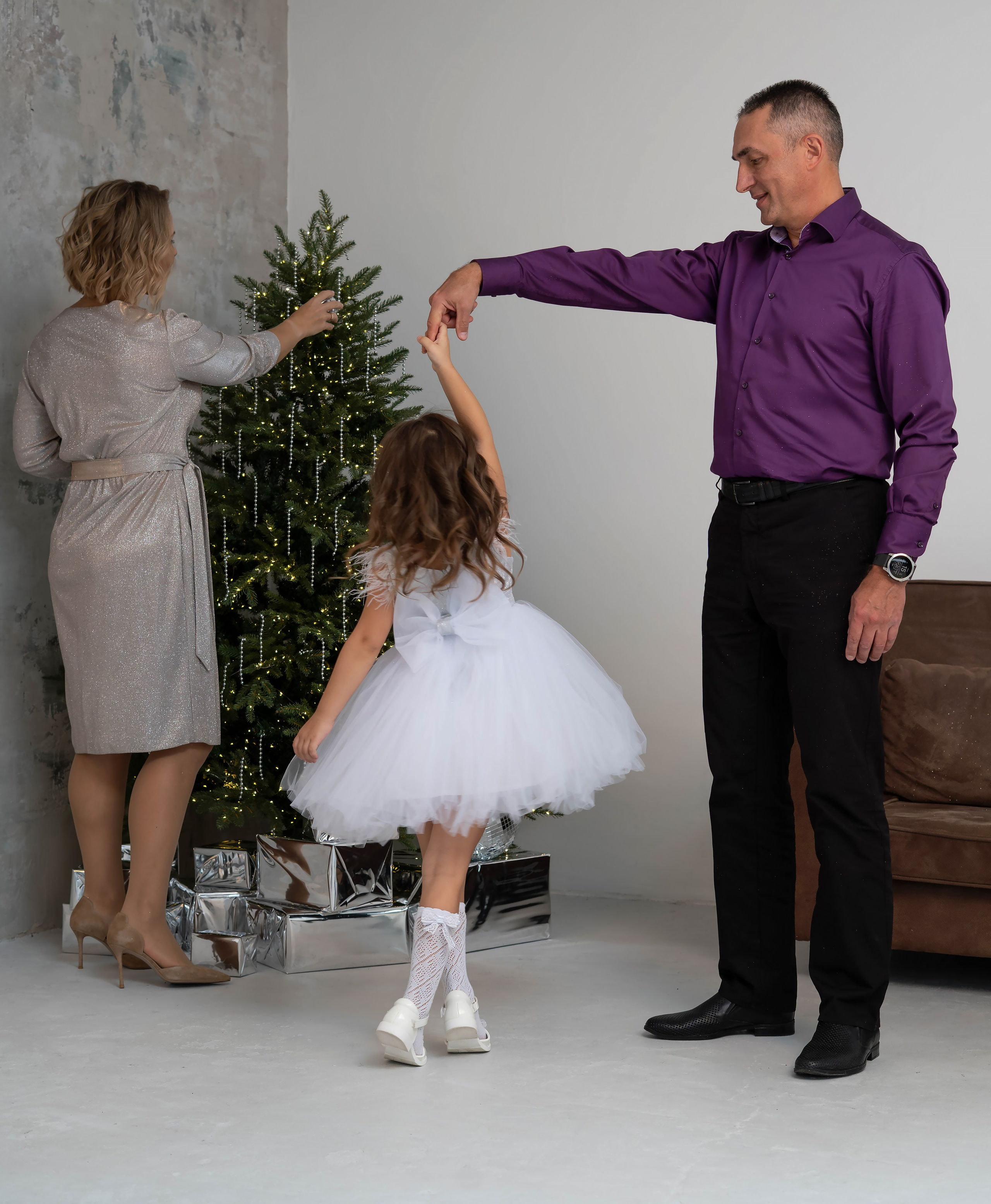 Семейная новогодняя фотосессия в студии Краснообск Новосибирск