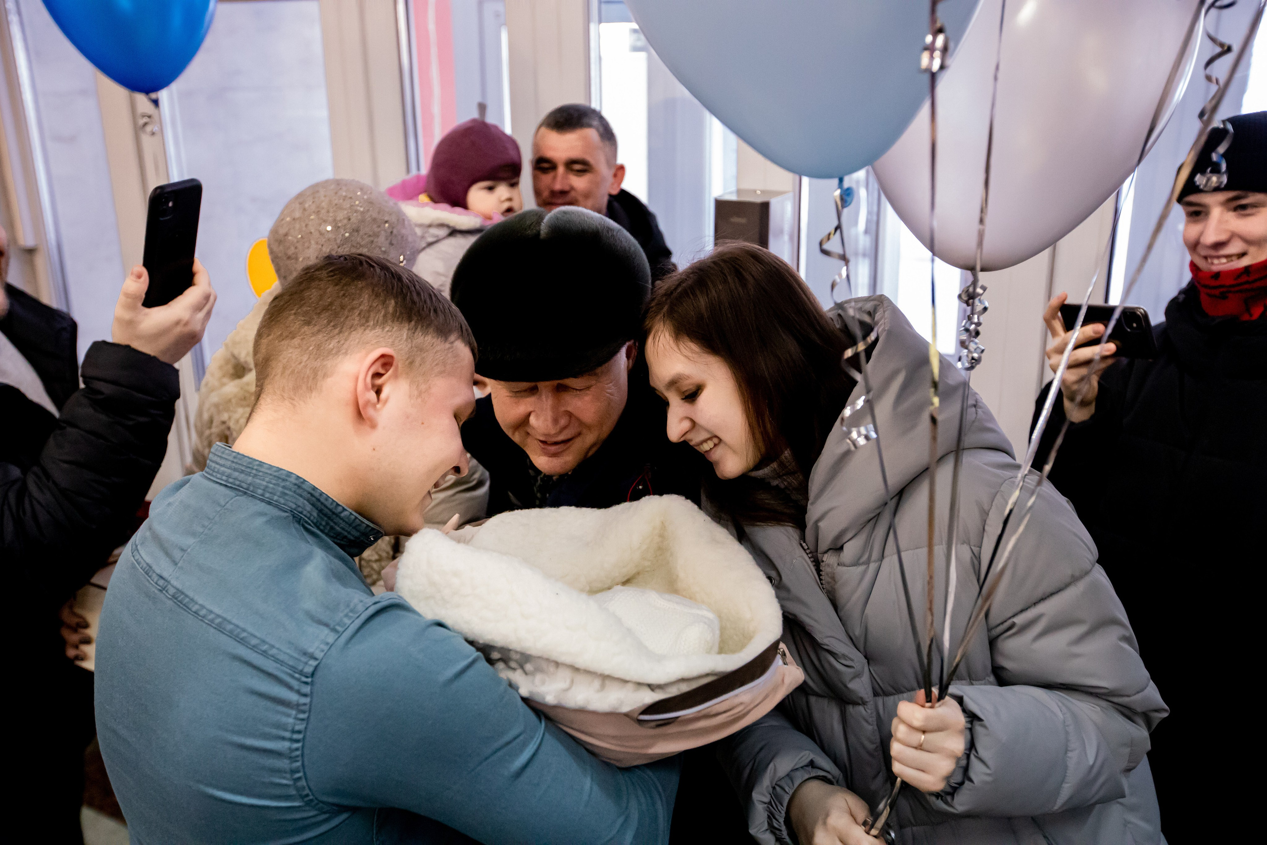 Рамазан. Выписка из роддома. Семейный фотограф Нижневартовск Тюмень Ефимова Ирина