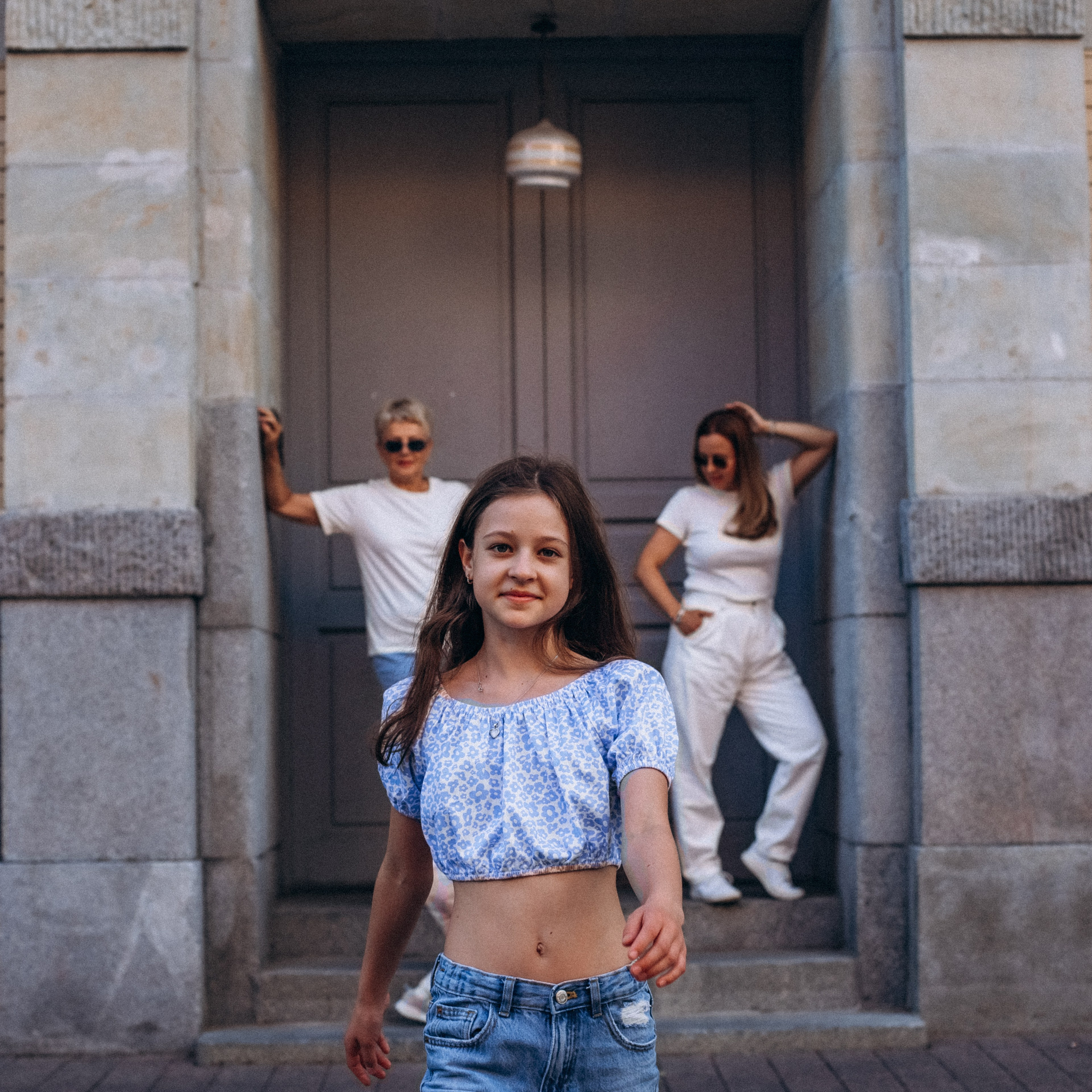 Дарья с семьей в июне. Фотопрогулка в Петербурге. Индивидуальный и семейный фотограф в Санкт-Петербурге