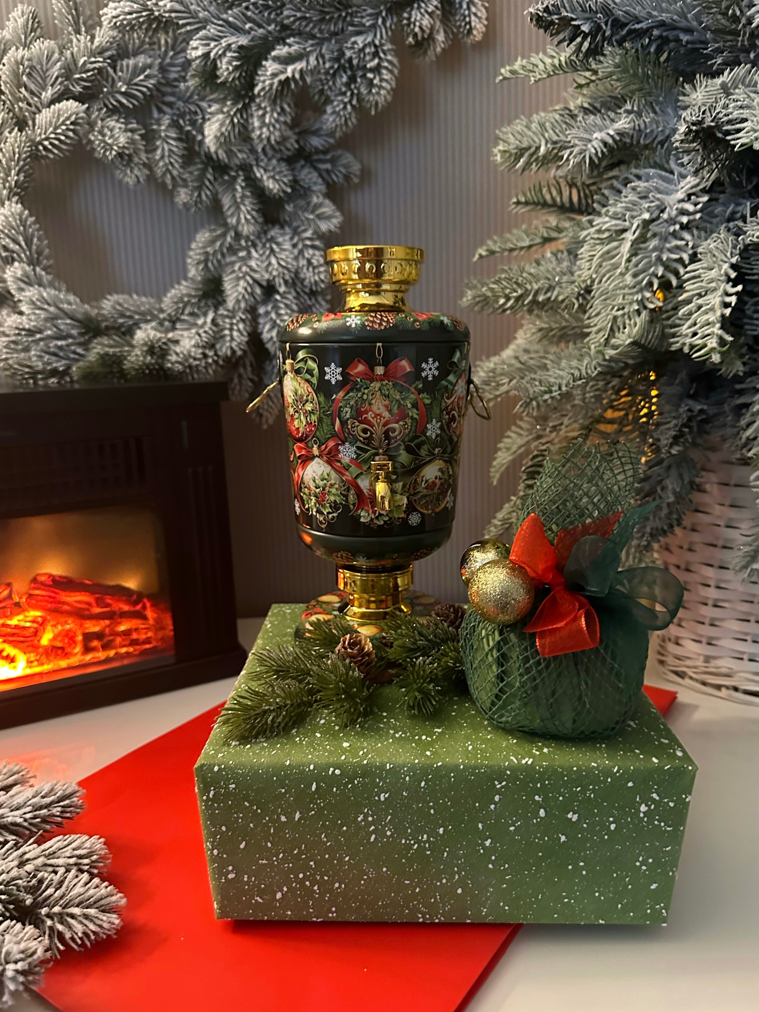 «Русские традиции Семейного чаепития» (красный). Студия подарочных наборов «Владия»