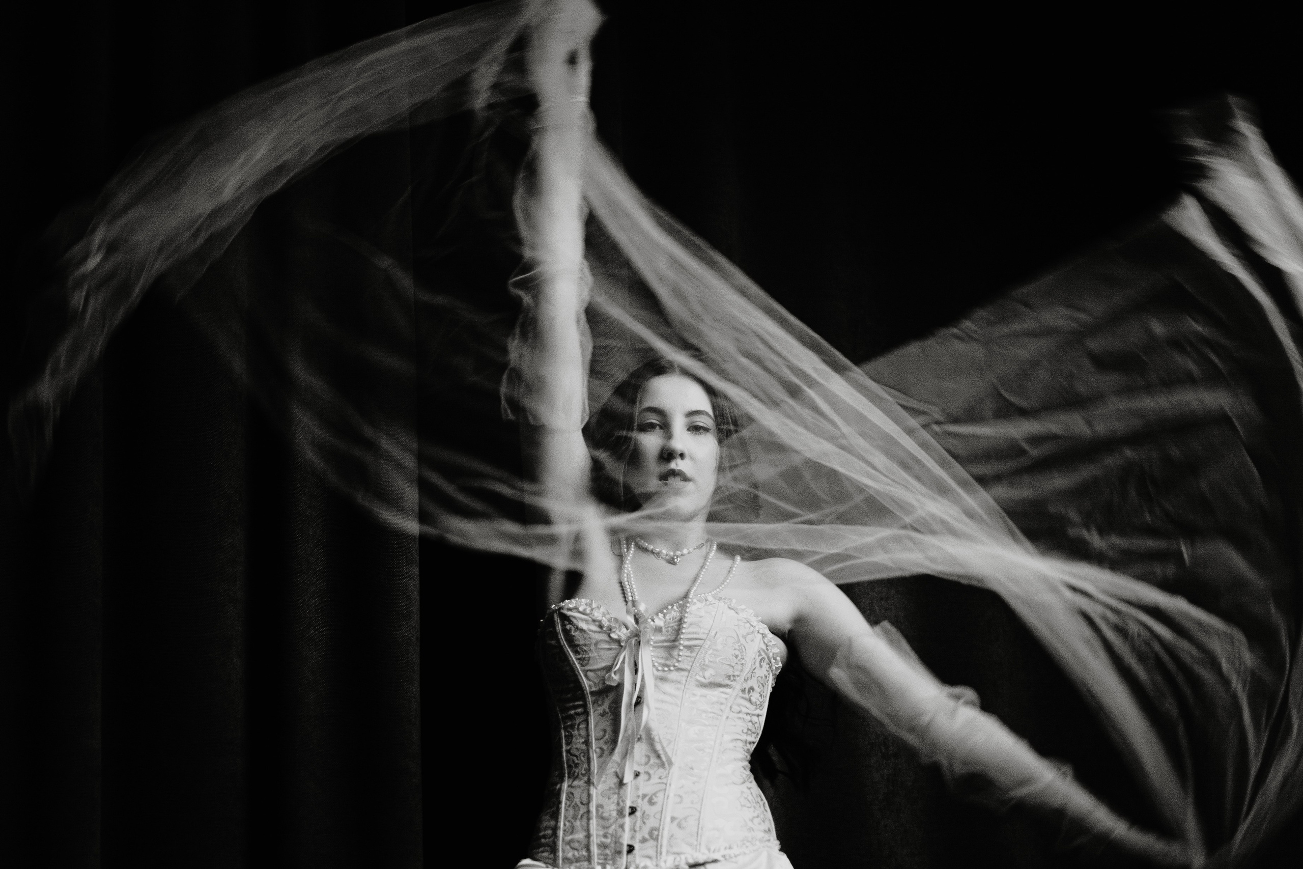 Танцуй. Сюрреализм. Чувственность. Арт-фотограф Крис Л. в Тобольске: портрет, семейные, свадьбы