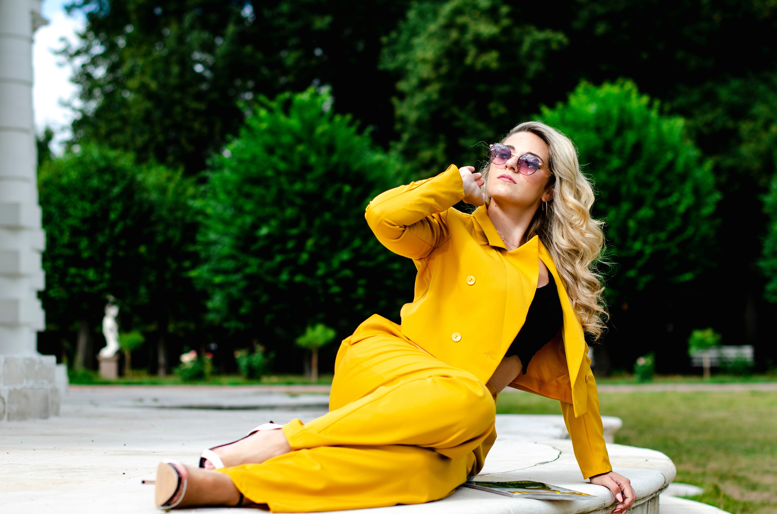 Lady in yellow. Family, portrait, content photo in Costa Rica Evgeniya Besprozvannykh
